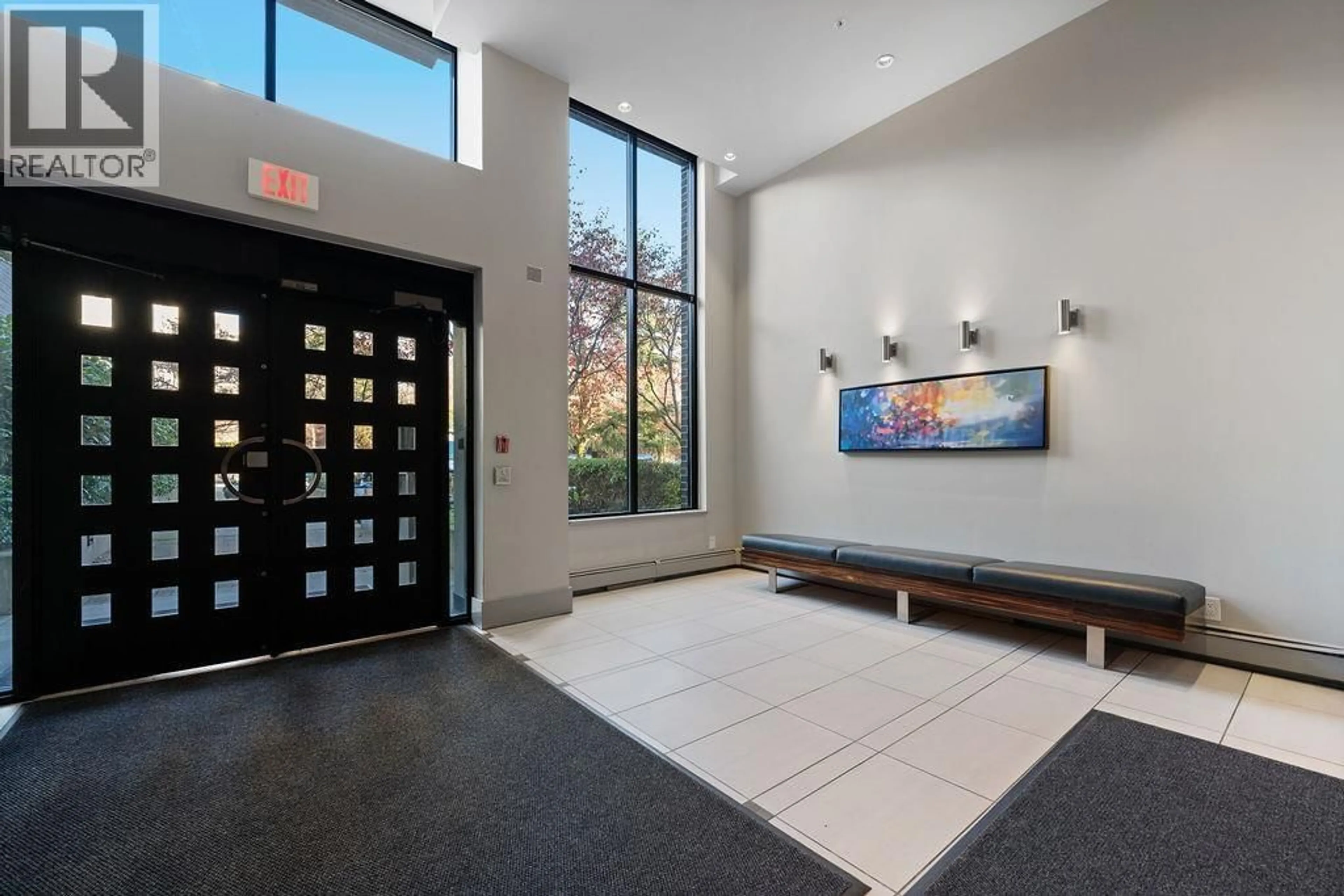 Indoor foyer for 1707 - 151 2ND STREET, North Vancouver British Columbia V7M3P1