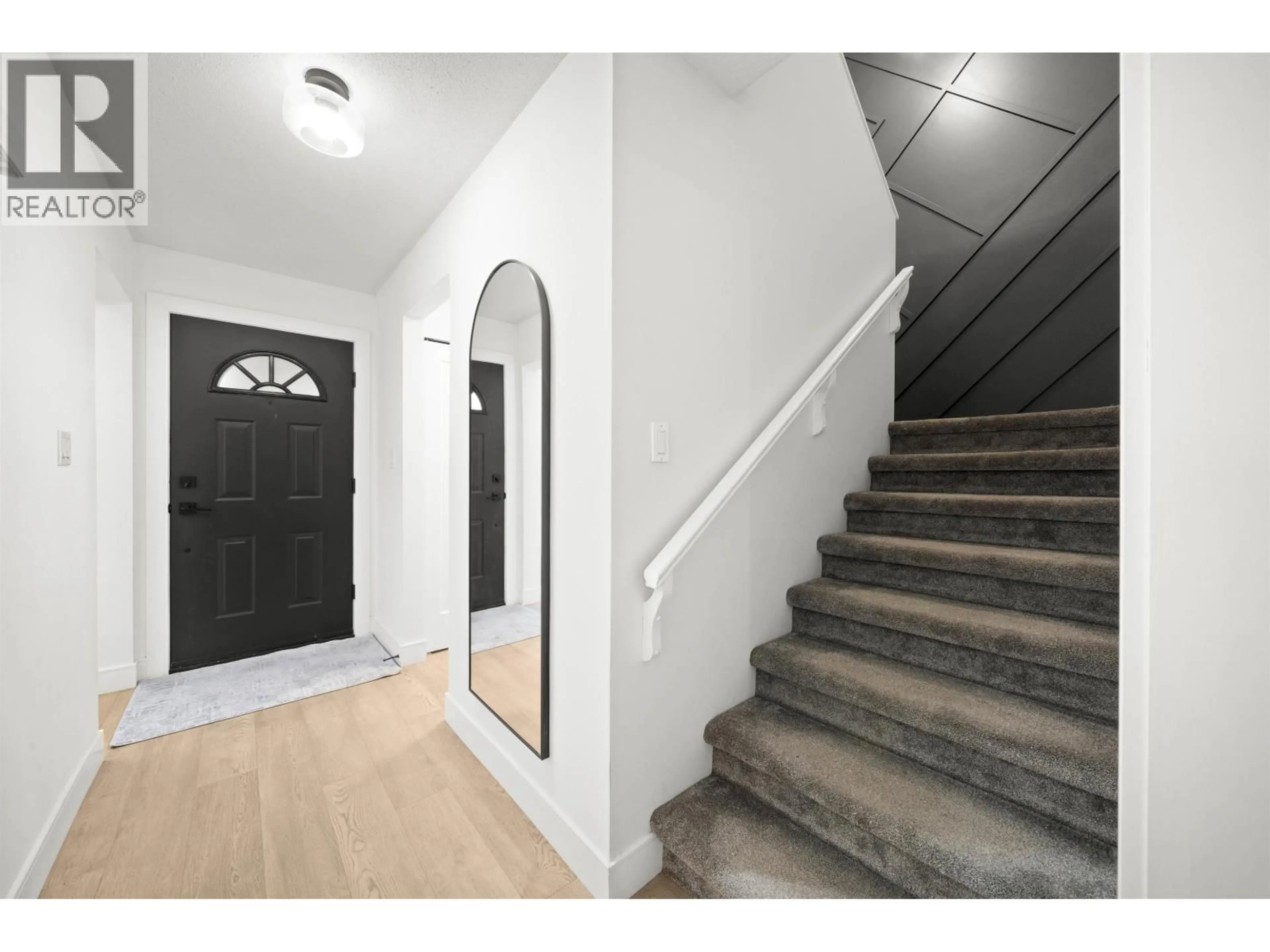 Indoor entryway for 10 - 4855 57 STREET, Delta British Columbia V4K3E7