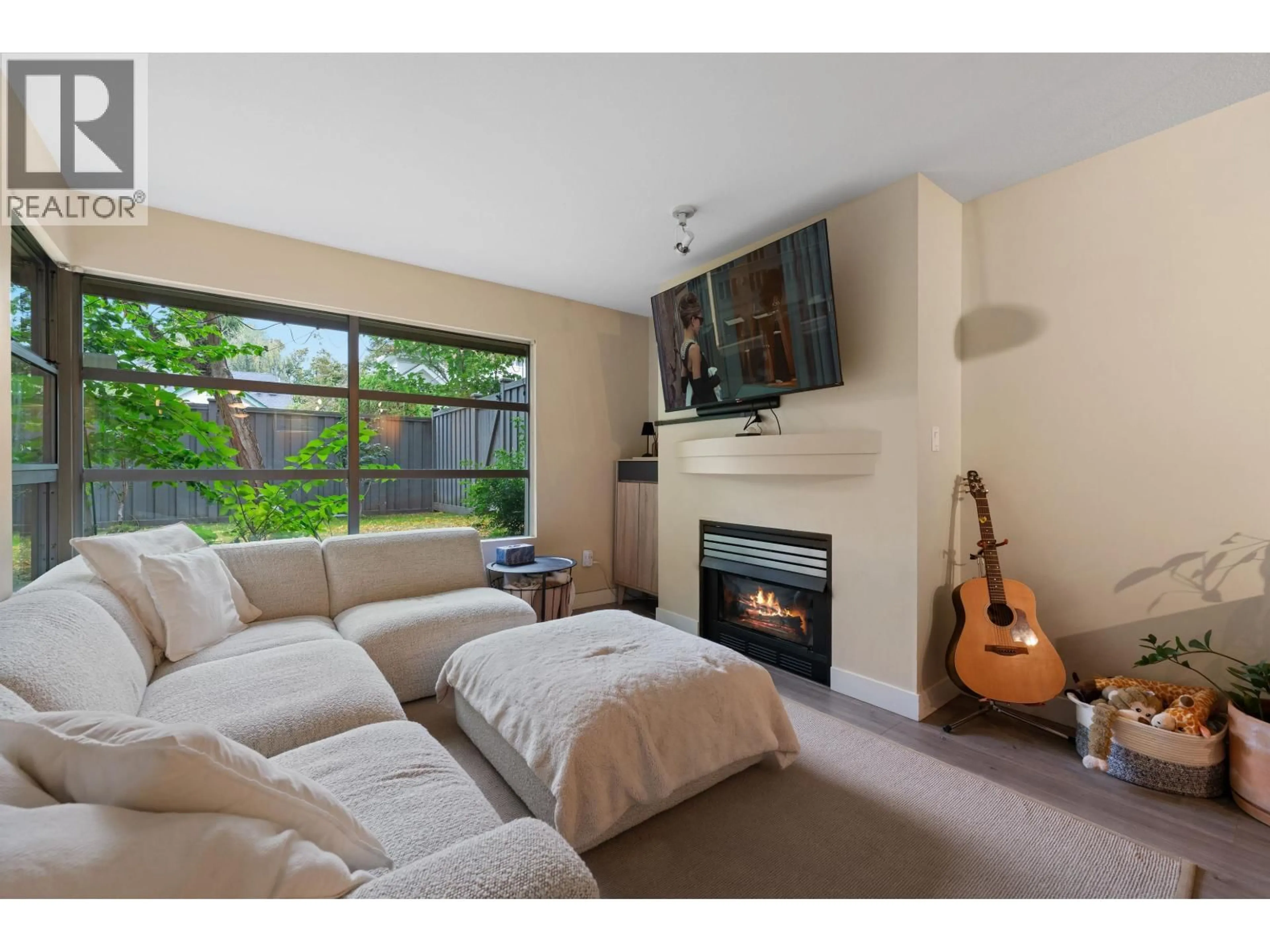 Living room with furniture, unknown for 102 - 3083 4TH AVENUE, Vancouver British Columbia V6K1R5