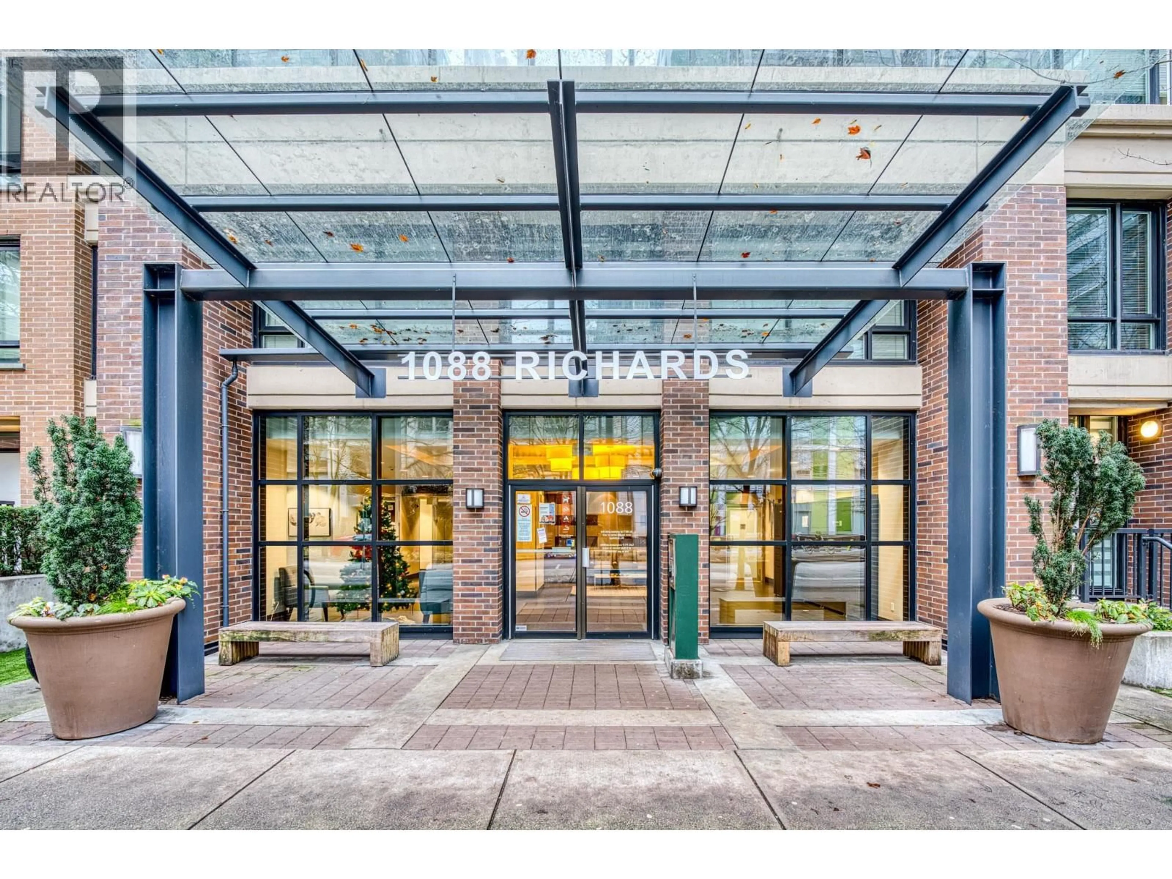 Indoor foyer for 1807 - 1088 RICHARDS STREET, Vancouver British Columbia V6B0J8