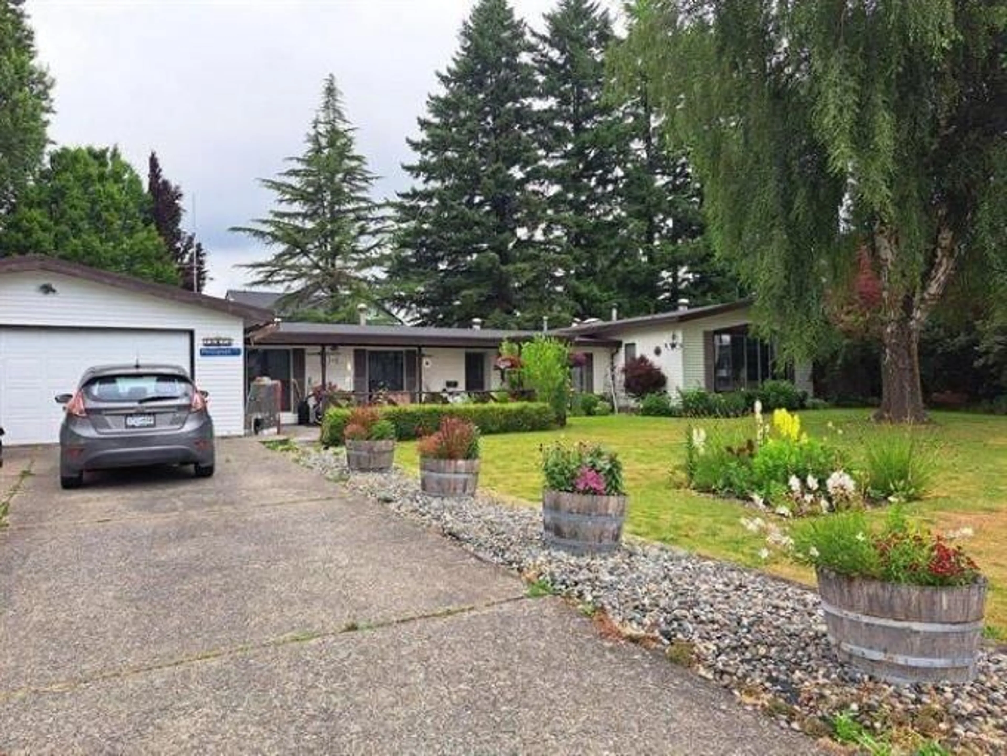 A pic from outside/outdoor area/front of a property/back of a property/a pic from drone, street for 26523 28B AVENUE, Langley British Columbia V4W3B1