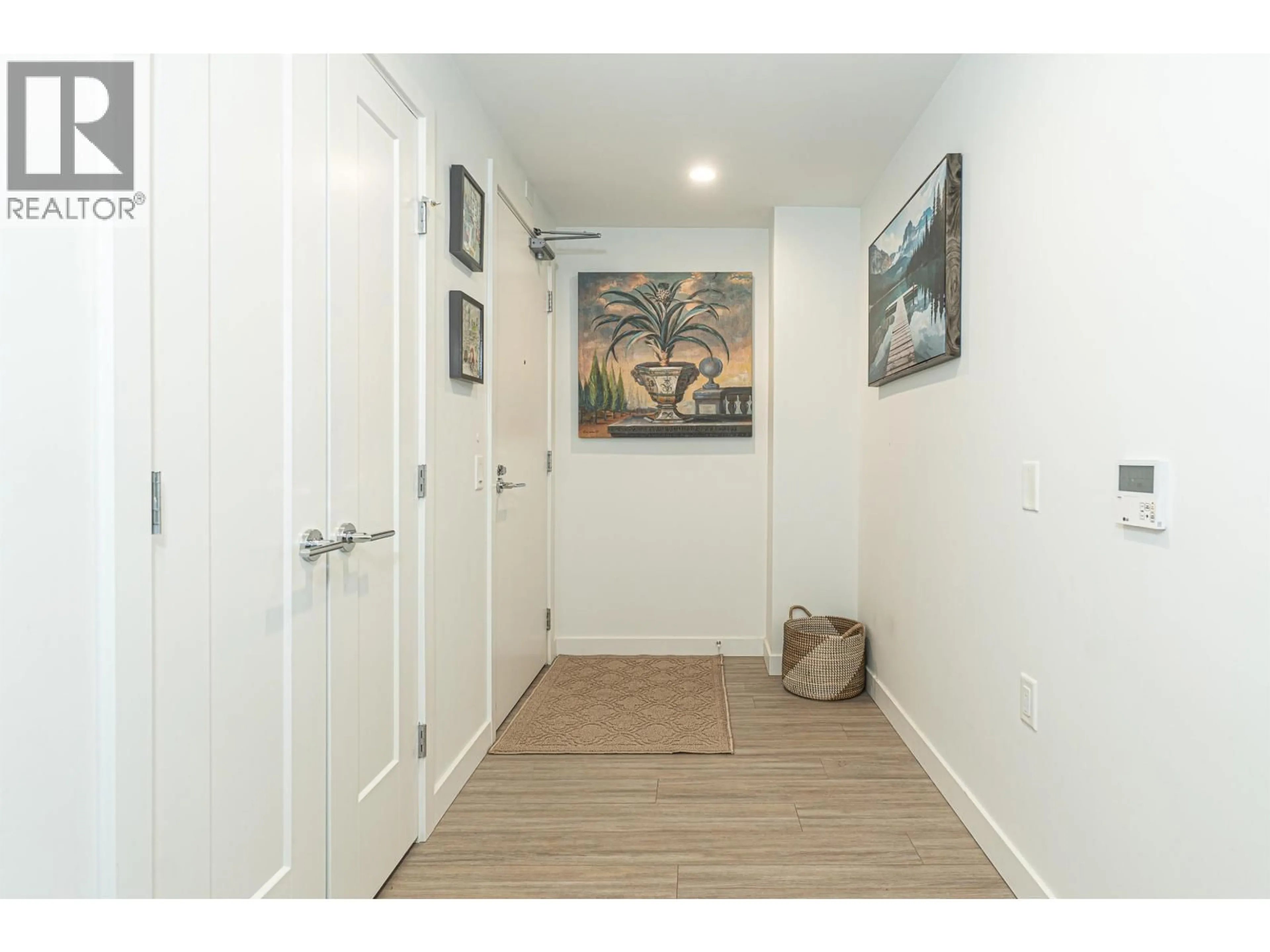 Indoor entryway for 1607 - 2351 BETA AVENUE, Burnaby British Columbia V5C0M2