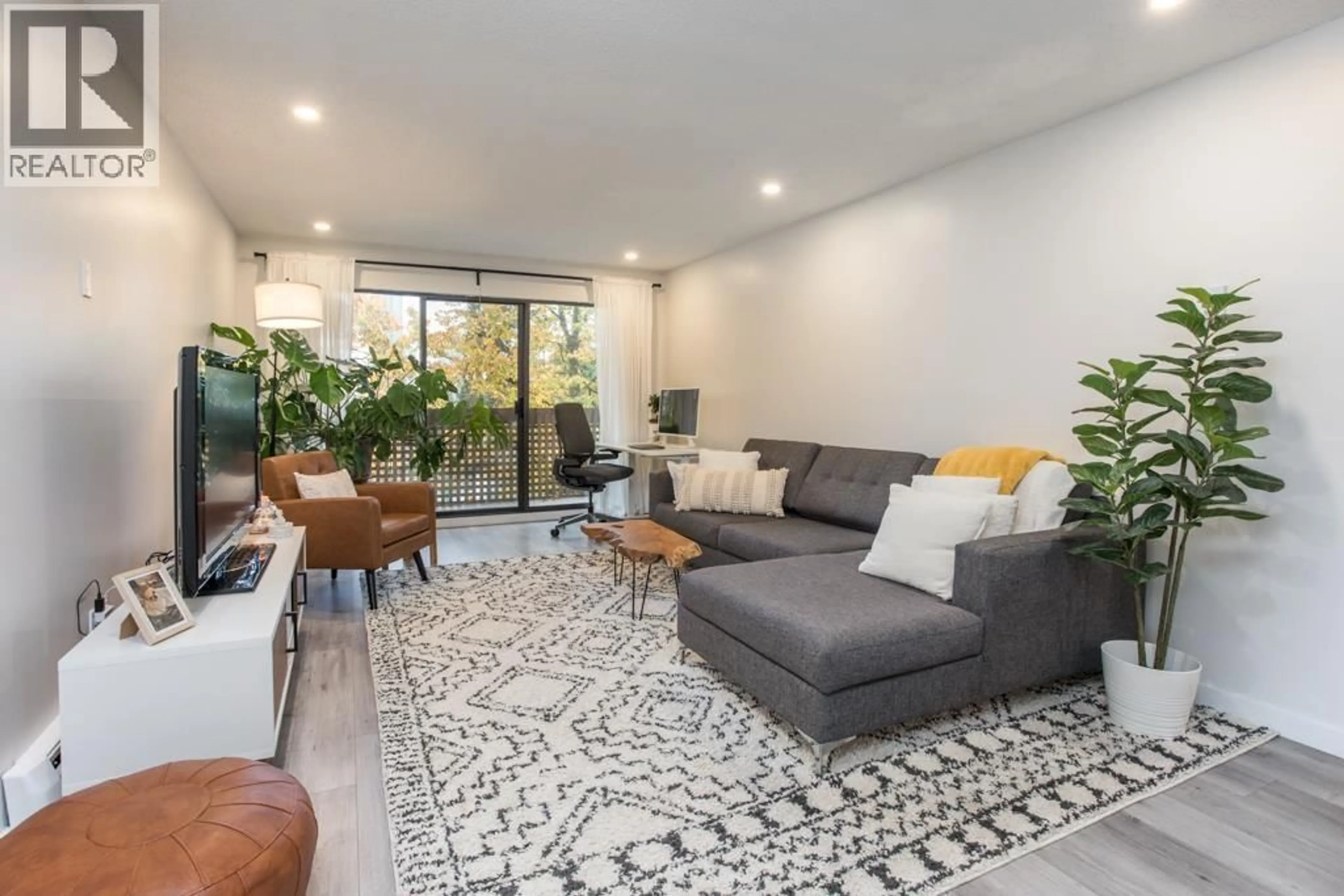 Living room with furniture, unknown for 309 - 7151 EDMONDS STREET, Burnaby British Columbia V3N4N5