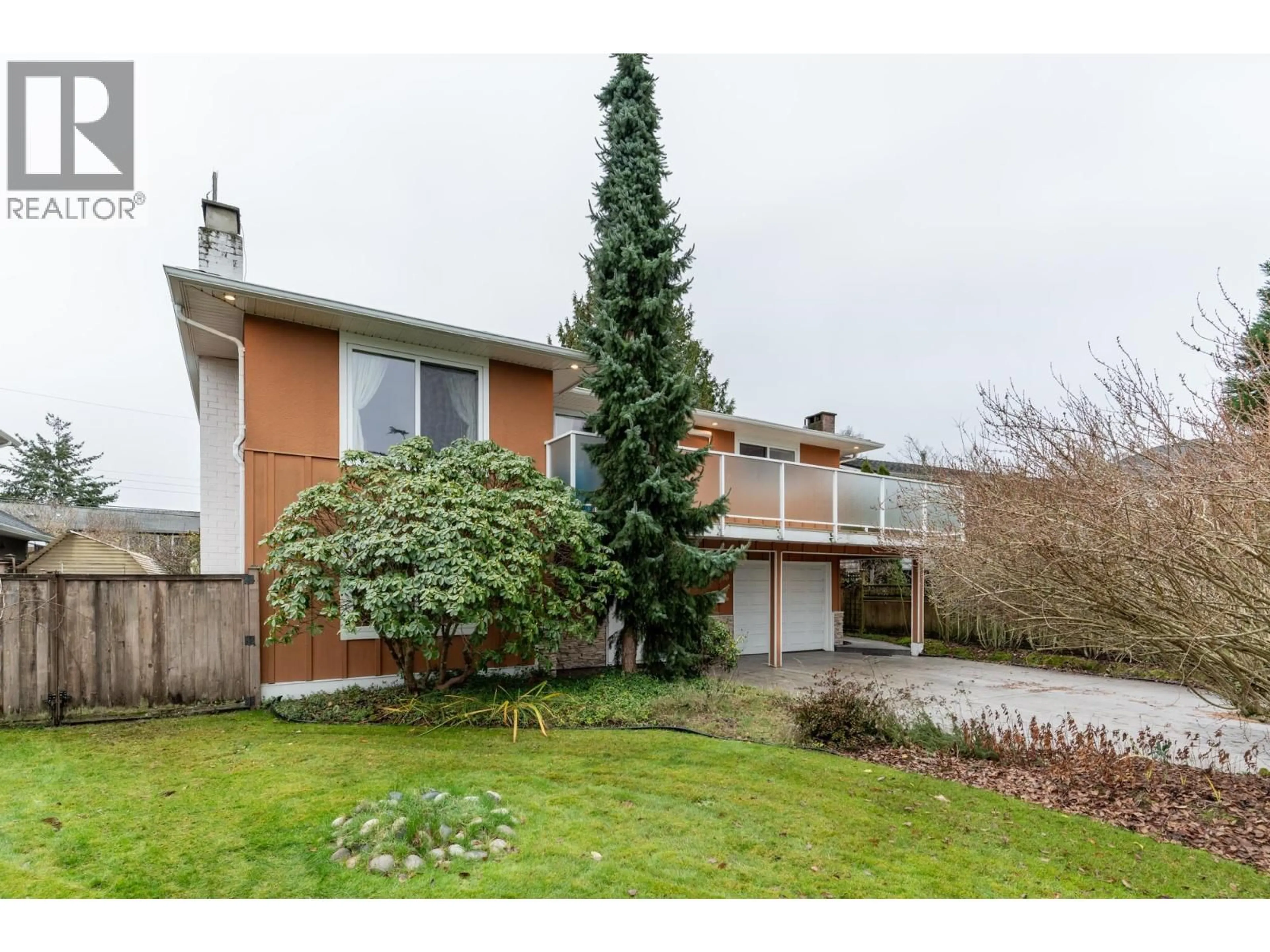 A pic from outside/outdoor area/front of a property/back of a property/a pic from drone, street for 8140 FAIRDELL CRESCENT, Richmond British Columbia V7C1W4