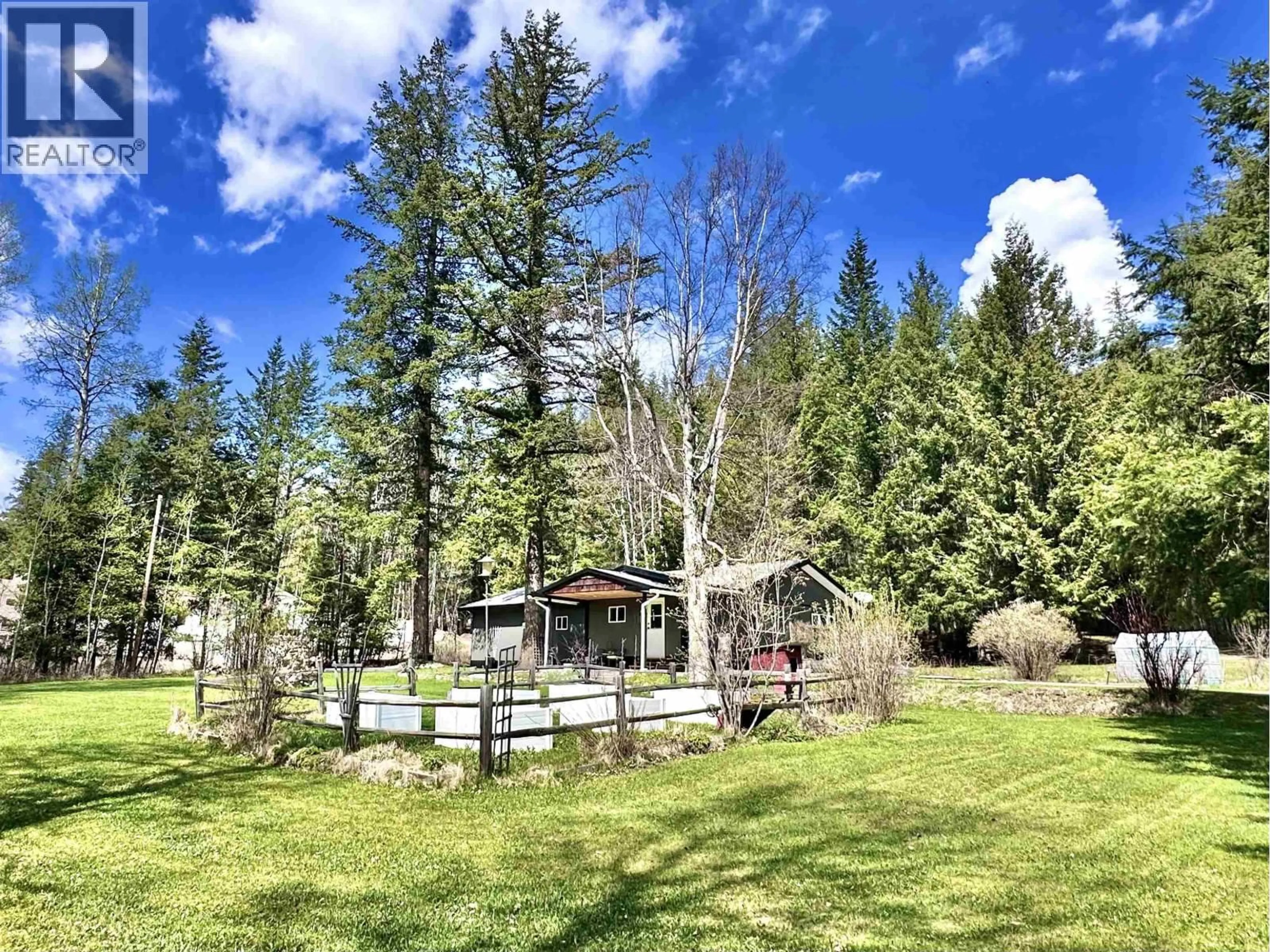 A pic from outside/outdoor area/front of a property/back of a property/a pic from drone, water/lake/river/ocean view for 310 MOUNTAIN VIEW ROAD, McBride British Columbia V0J2E0