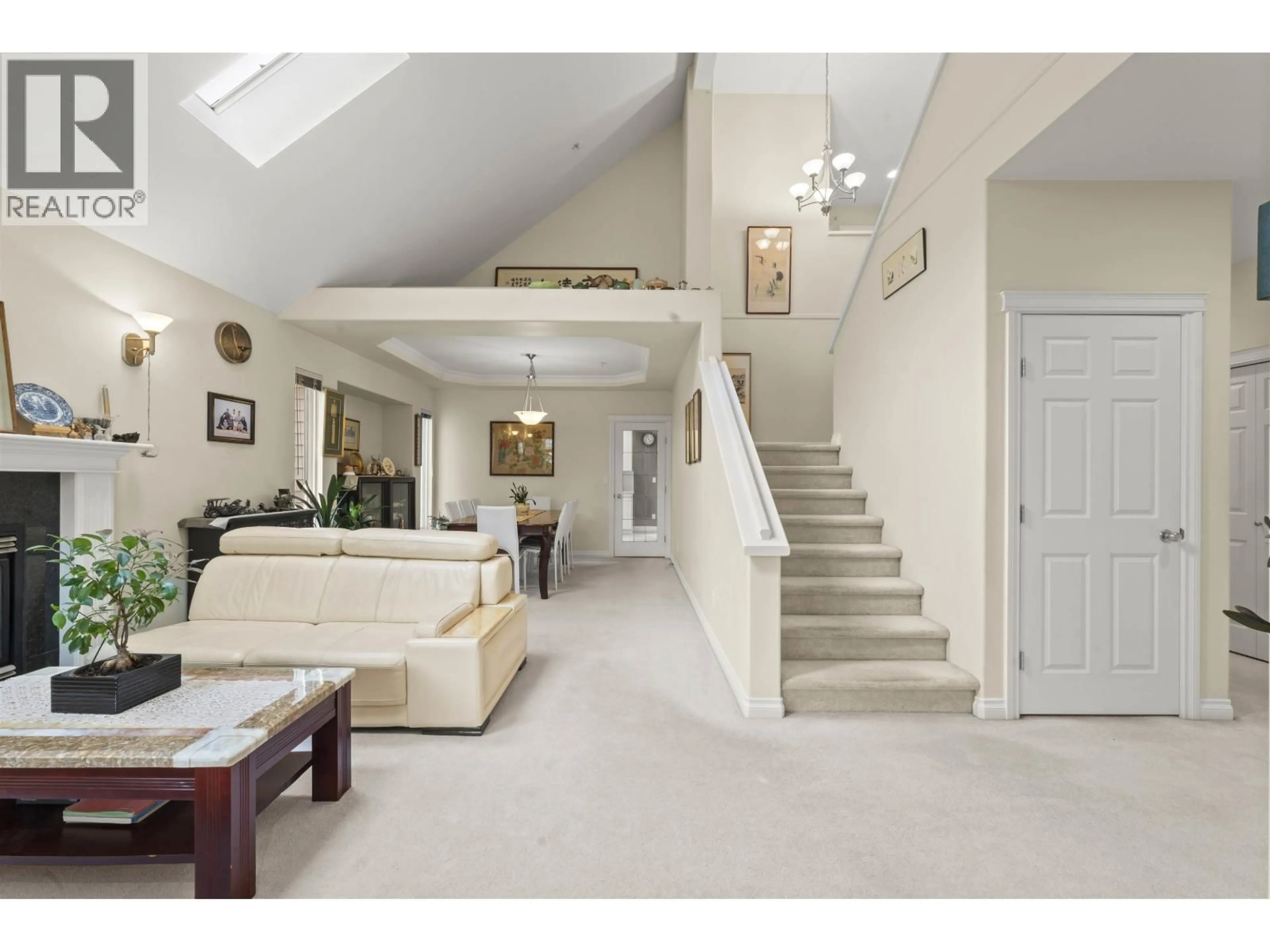 Indoor foyer for 3234 OSBORNE STREET, Port Coquitlam British Columbia V3B8C8