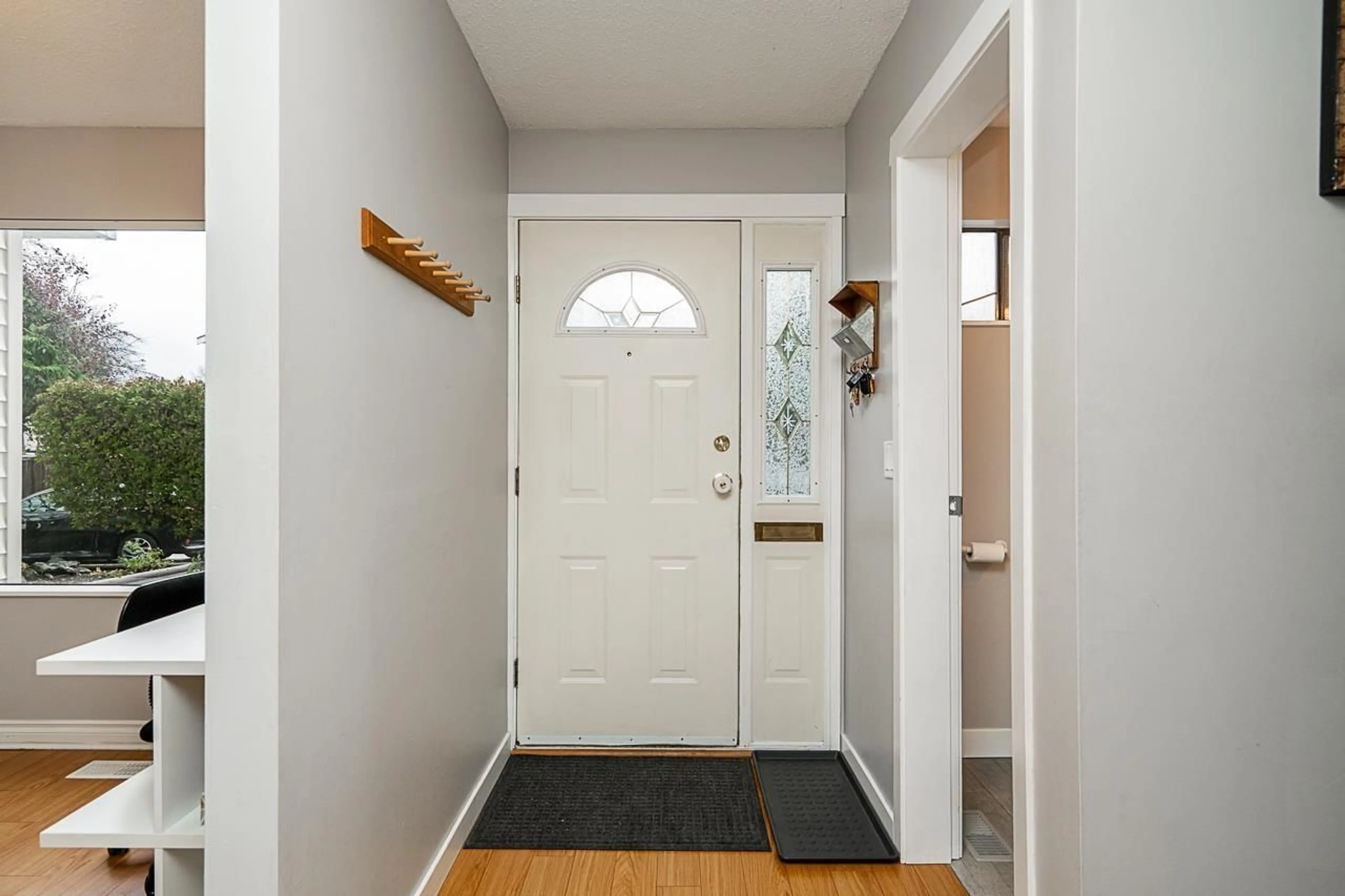 Indoor entryway for 12 - 9342 128 STREET, Surrey British Columbia V3V6A4