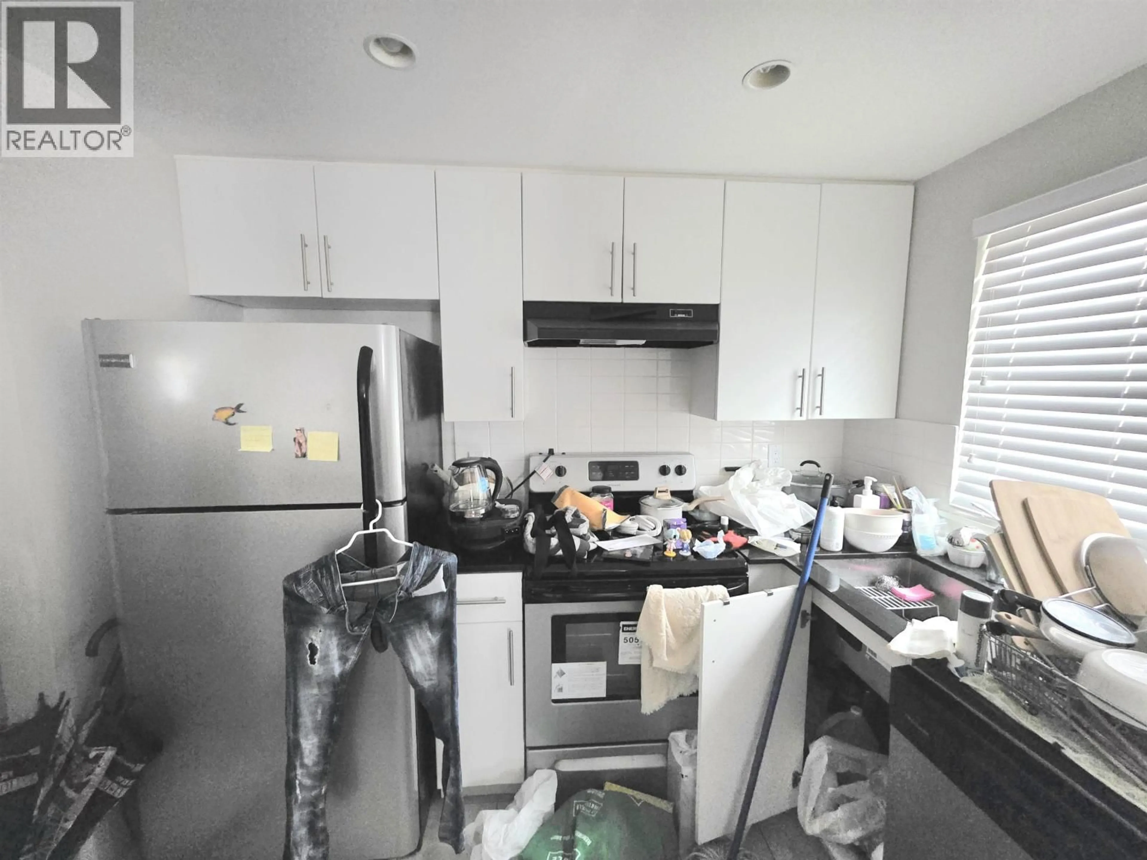 Standard kitchen, unknown for 39 - 21555 DEWDNEY TRUNK ROAD, Maple Ridge British Columbia V2X3G6