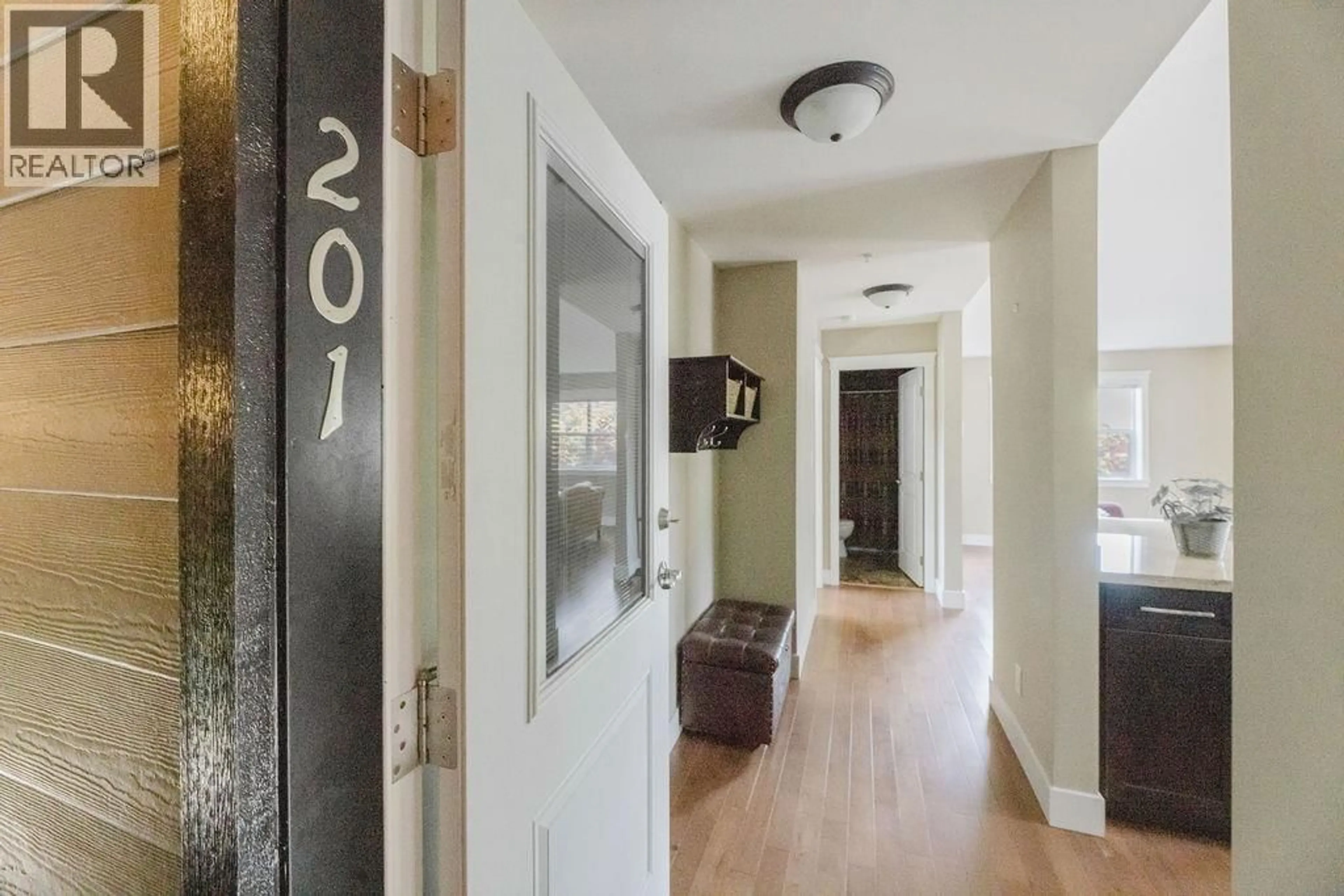 Indoor entryway for 201 - 518 SHAW ROAD, Gibsons British Columbia V0N1V8