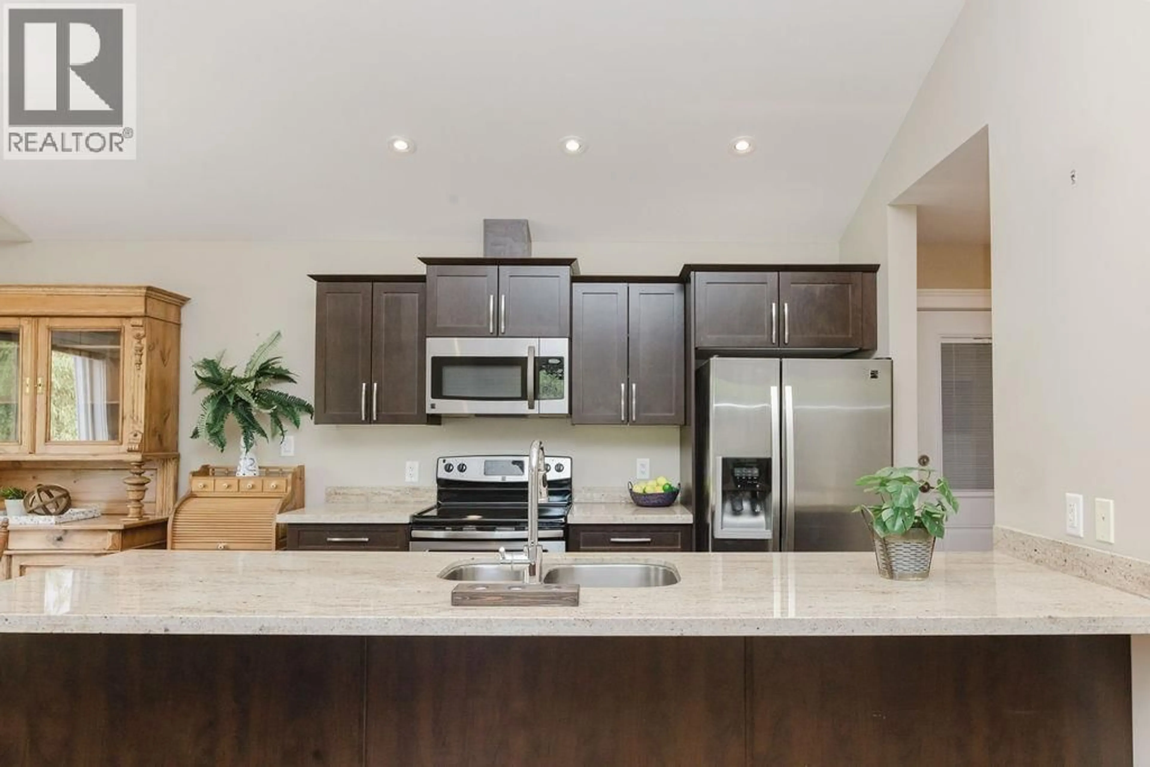 Open concept kitchen, ceramic/tile floor for 201 - 518 SHAW ROAD, Gibsons British Columbia V0N1V8