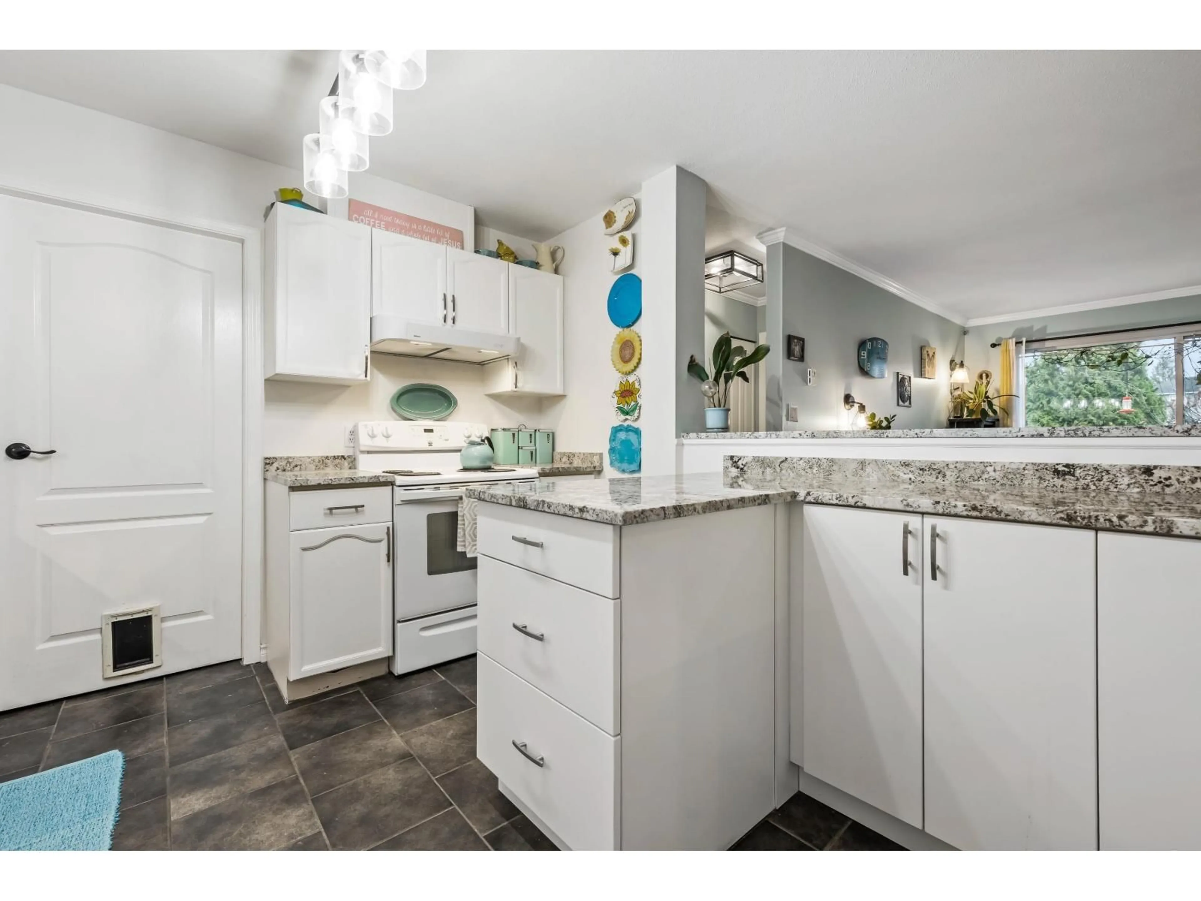 Open concept kitchen, ceramic/tile floor for 120 - 33175 OLD YALE ROAD, Abbotsford British Columbia V2S2J4