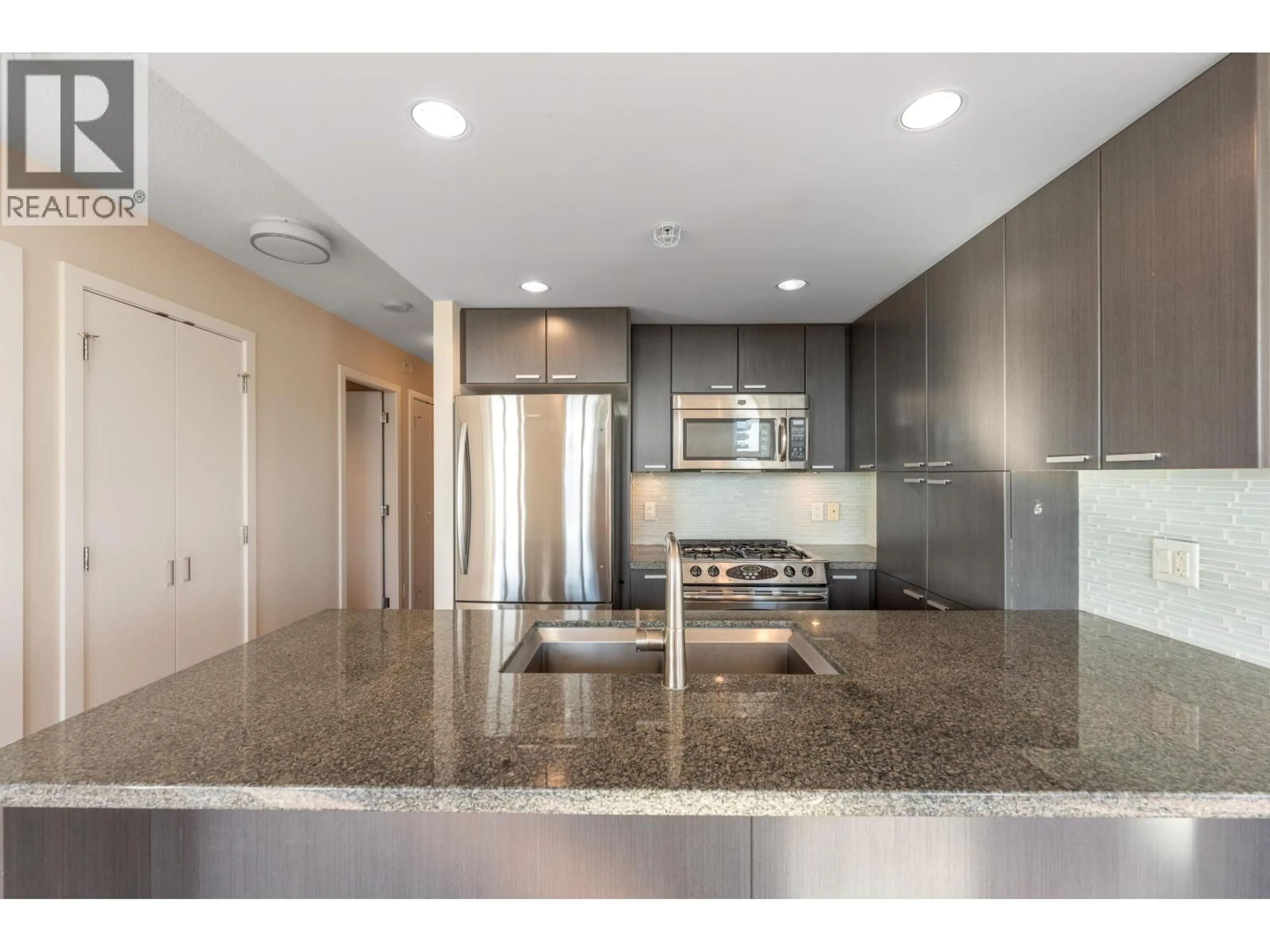 Open concept kitchen, unknown for 1606 - 2232 DOUGLAS ROAD, Burnaby British Columbia V5C0G9