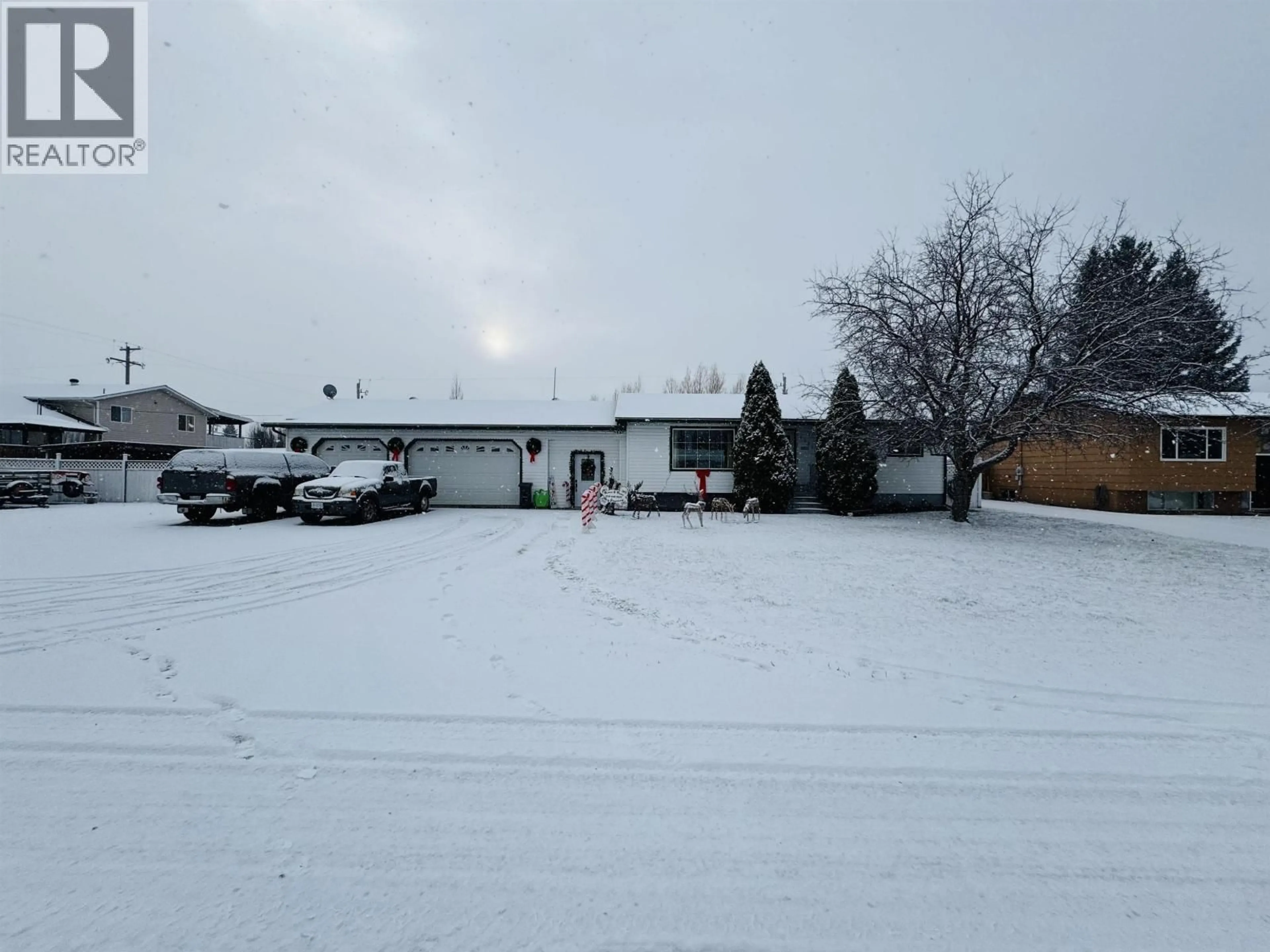 A pic from outside/outdoor area/front of a property/back of a property/a pic from drone, street for 1321 8TH AVENUE, Valemount British Columbia V0E2Z0