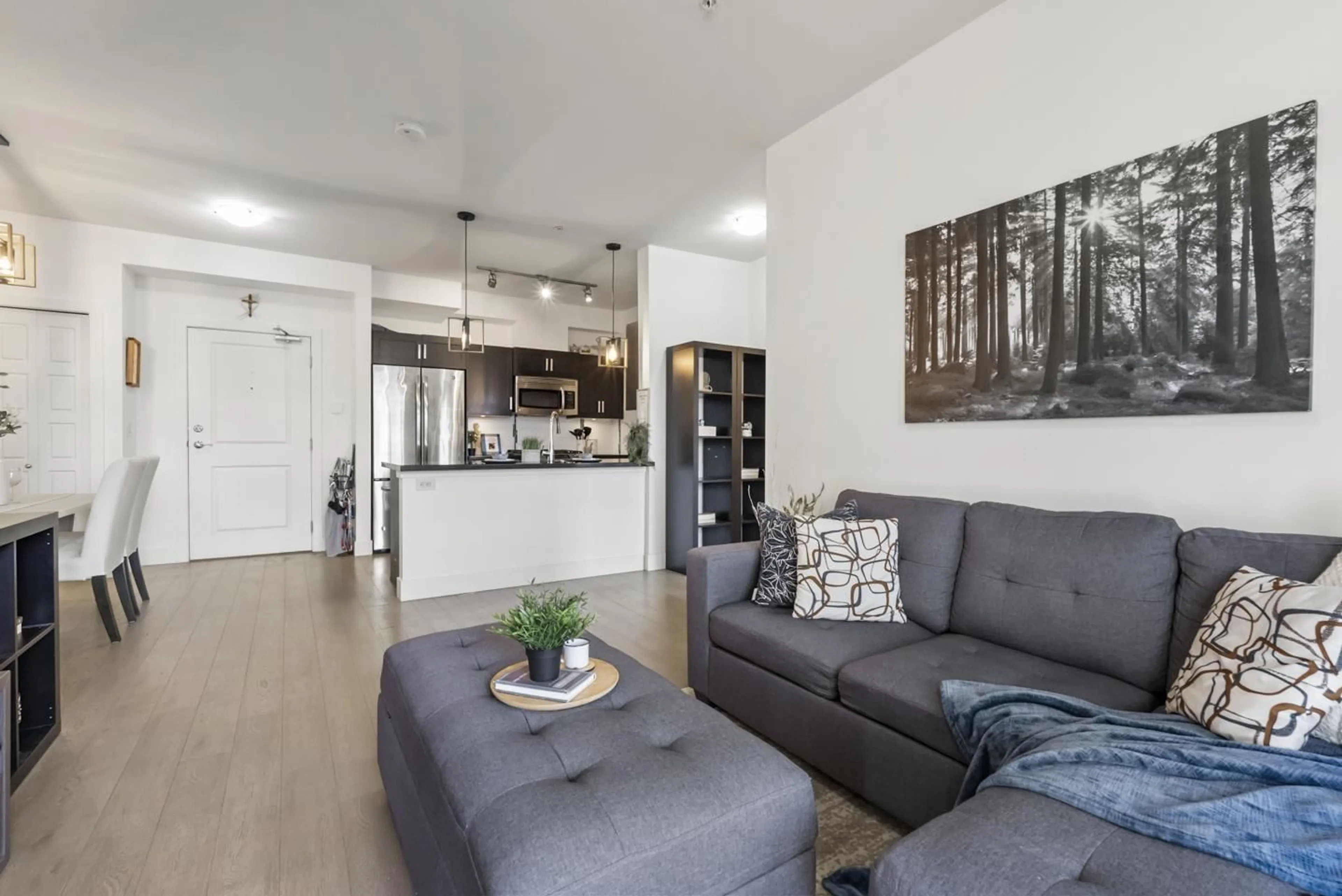 Living room with furniture, unknown for 305 - 20062 FRASER HIGHWAY, Langley British Columbia V3A0E6