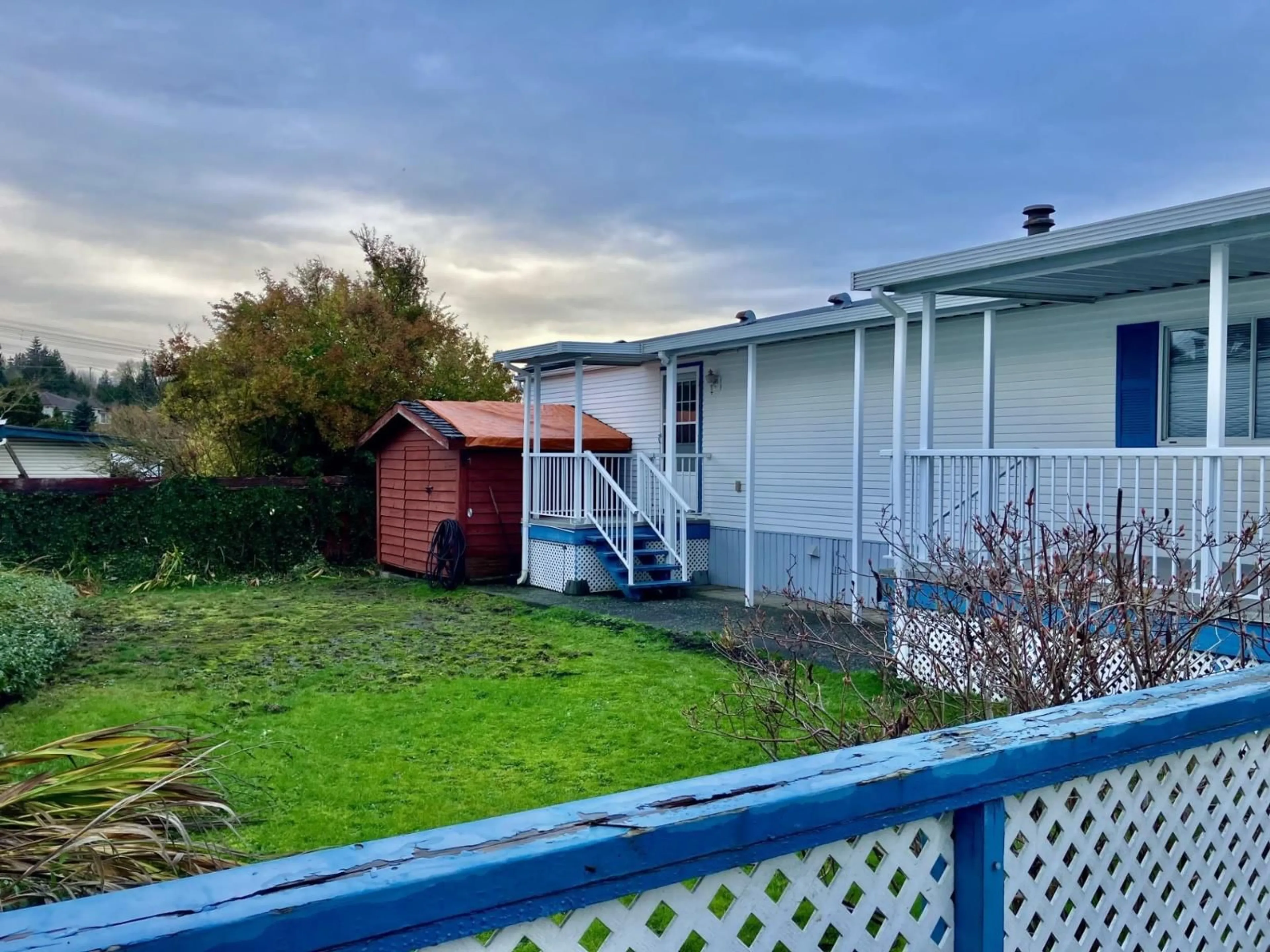A pic from outside/outdoor area/front of a property/back of a property/a pic from drone, unknown for 138 - 3300 HORN STREET, Abbotsford British Columbia V2S7Y4