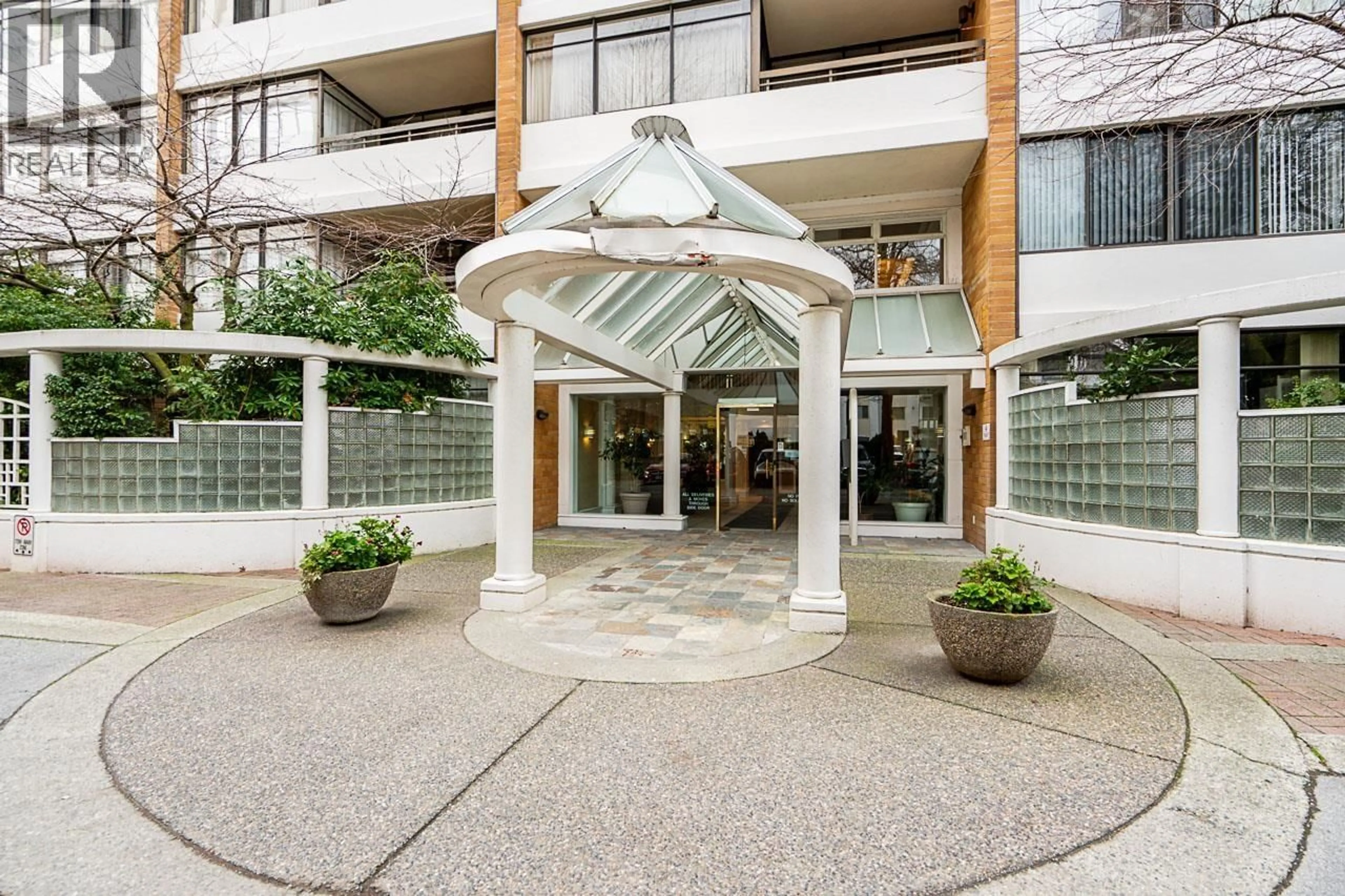 Indoor foyer for 1001 - 6611 MINORU BOULEVARD, Richmond British Columbia V6Y1Y9