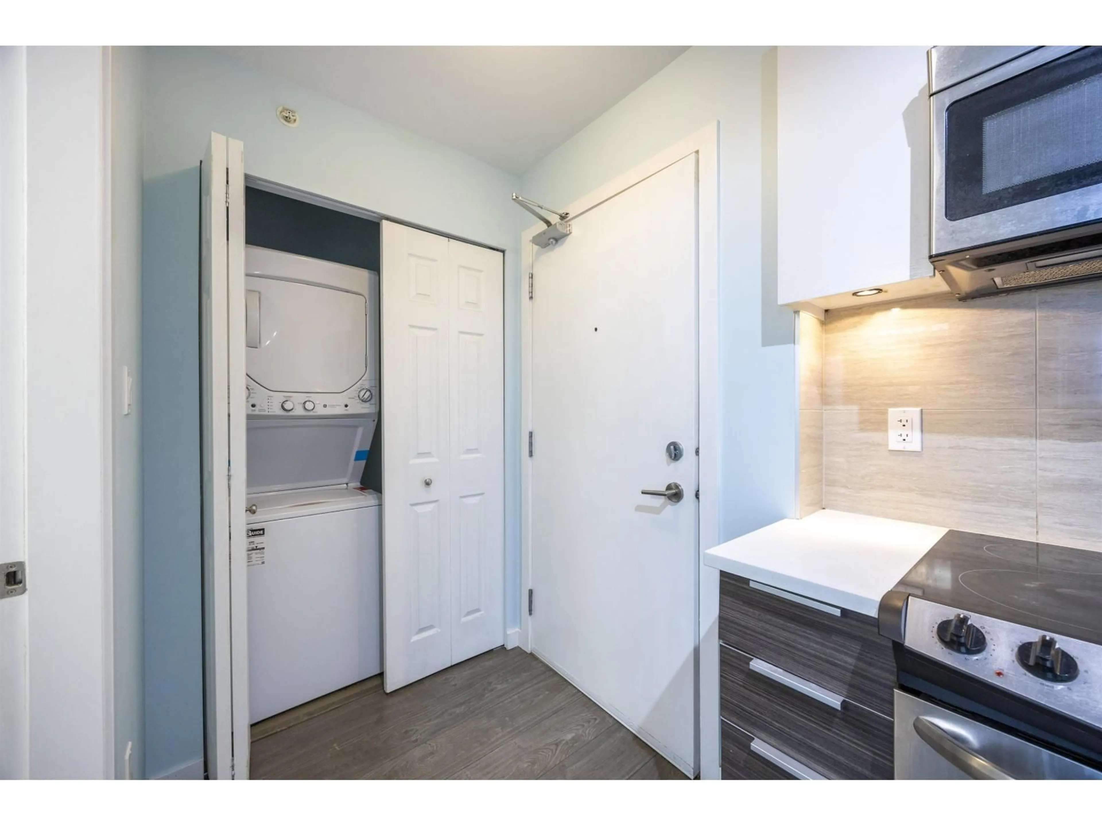 Standard kitchen, unknown for 1108 - 13303 103A AVENUE, Surrey British Columbia V3T0K6