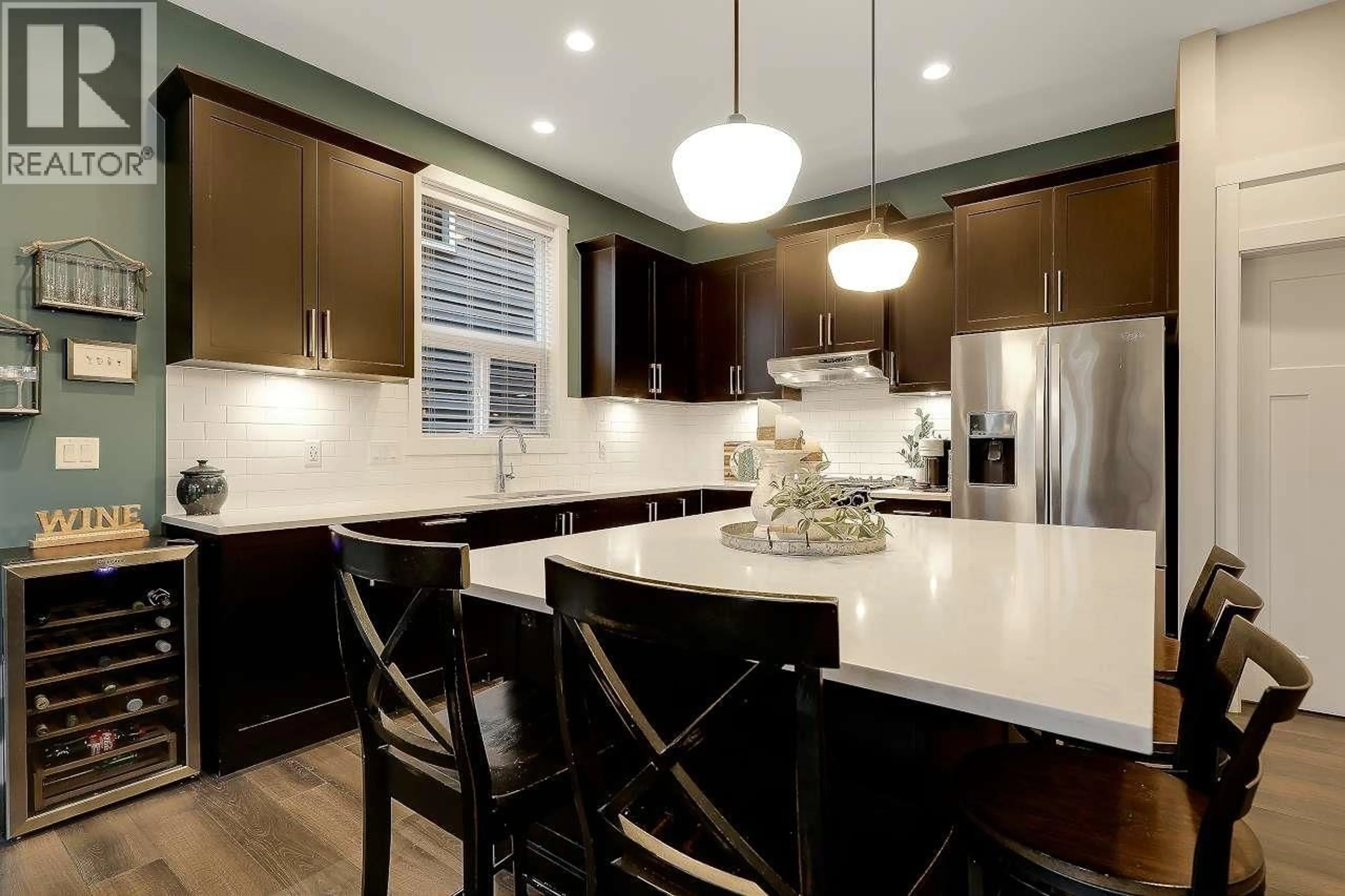 Contemporary kitchen, unknown for 22808 NELSON COURT, Maple Ridge British Columbia V4R0G1