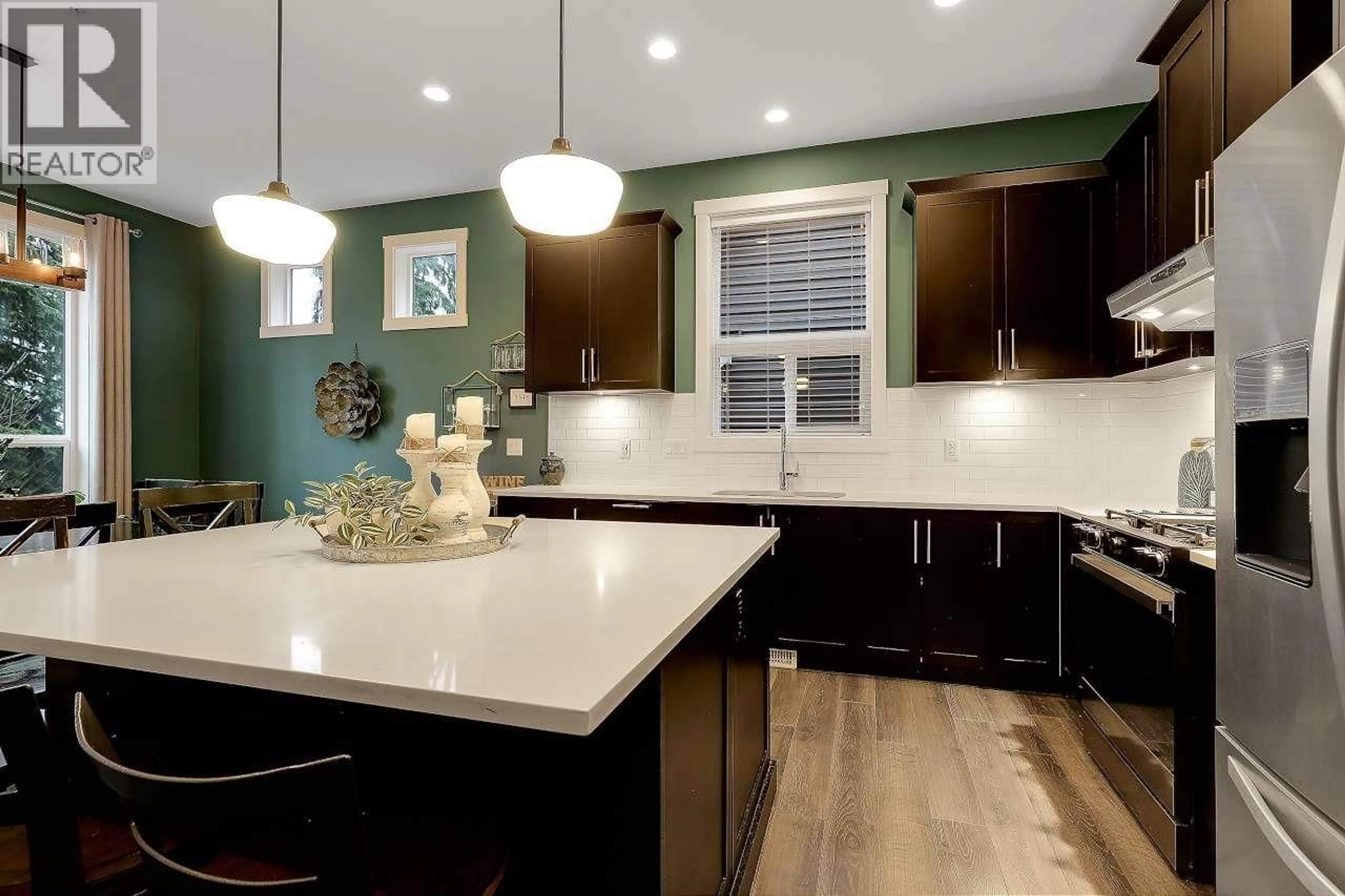 Contemporary kitchen, unknown for 22808 NELSON COURT, Maple Ridge British Columbia V4R0G1