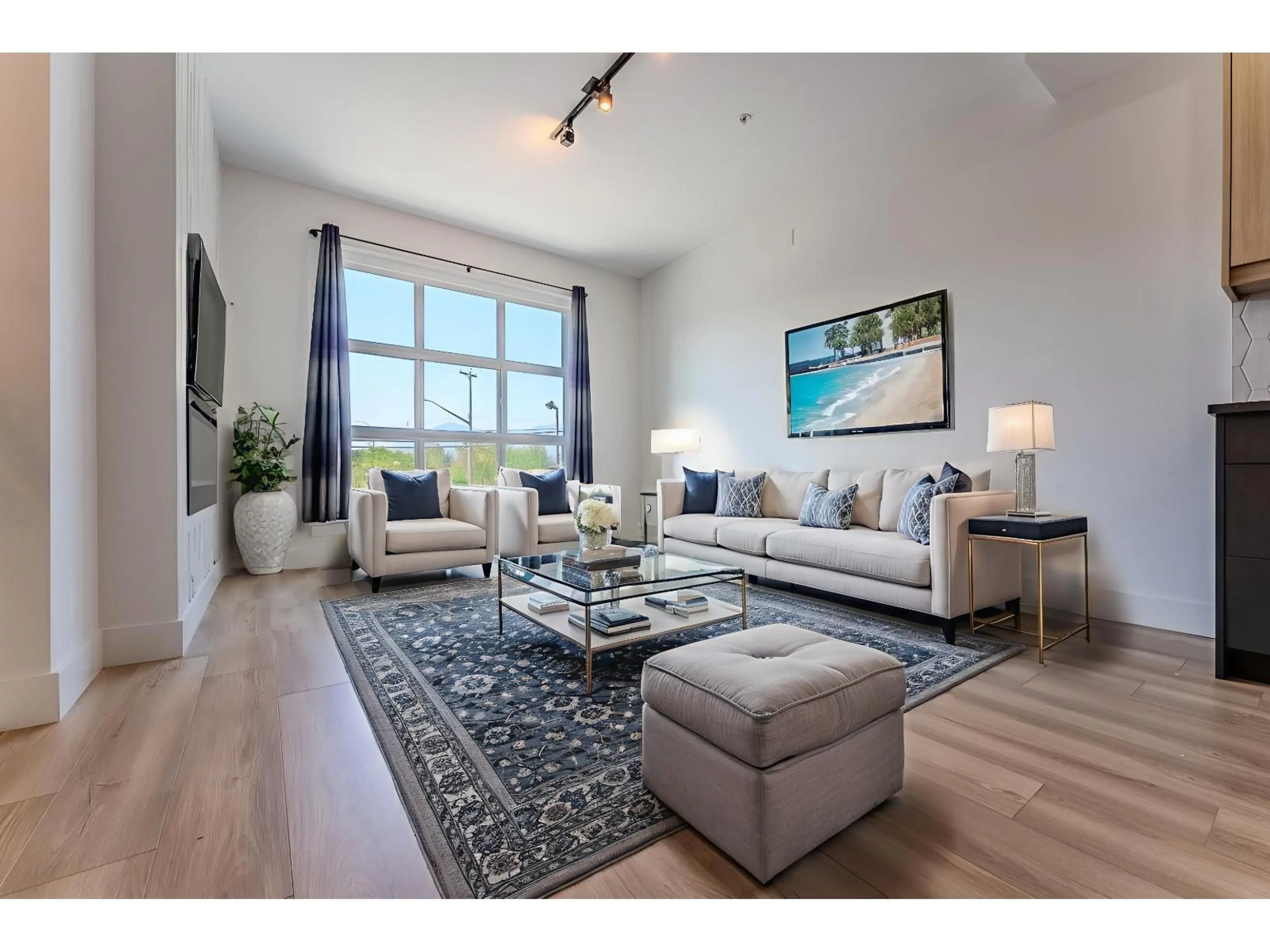 Living room with furniture, wood/laminate floor for 2 - 46376 YALE ROAD, Chilliwack British Columbia V2P2R2