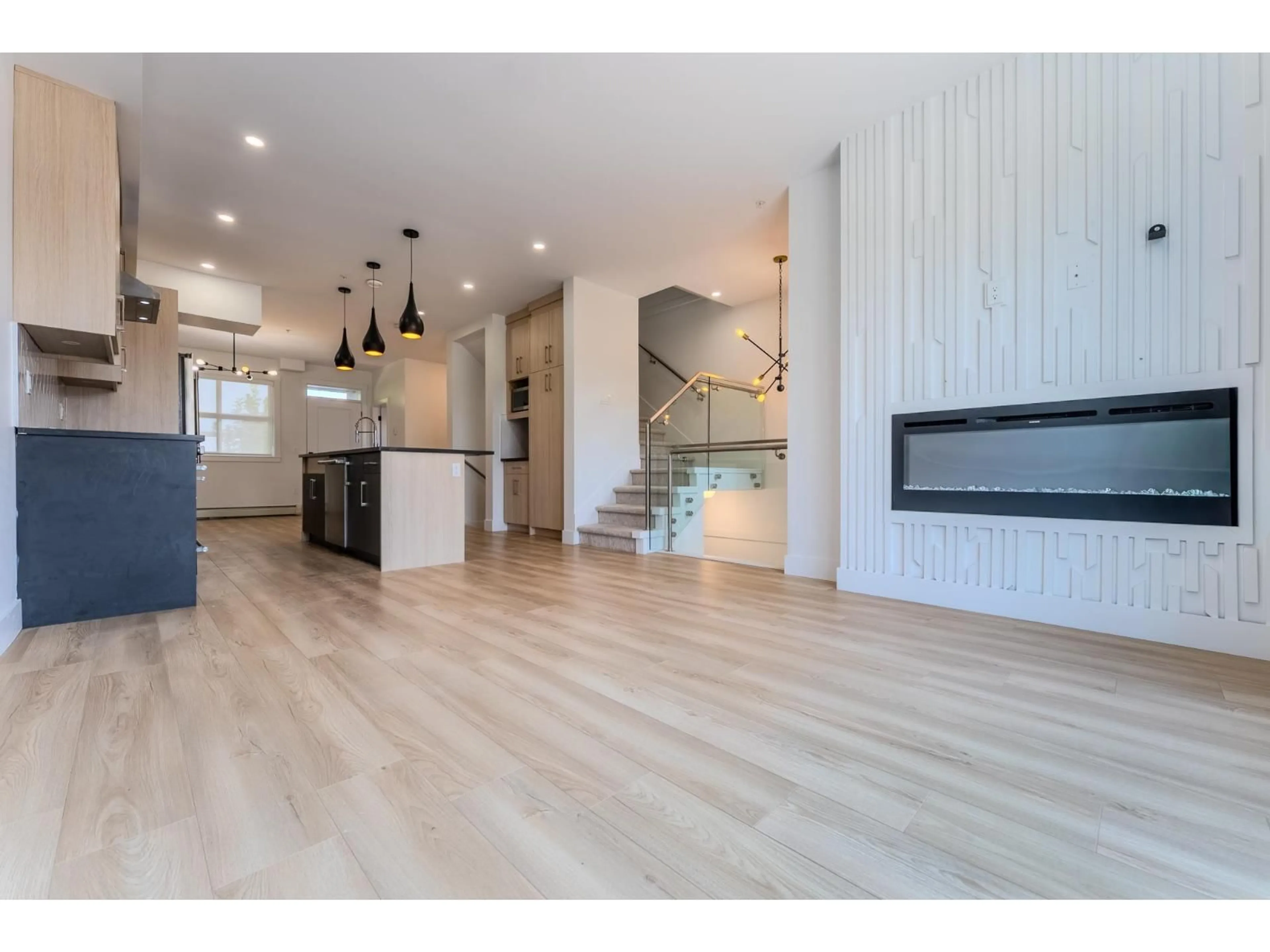 Open concept kitchen, wood/laminate floor for 2 - 46376 YALE ROAD, Chilliwack British Columbia V2P2R2