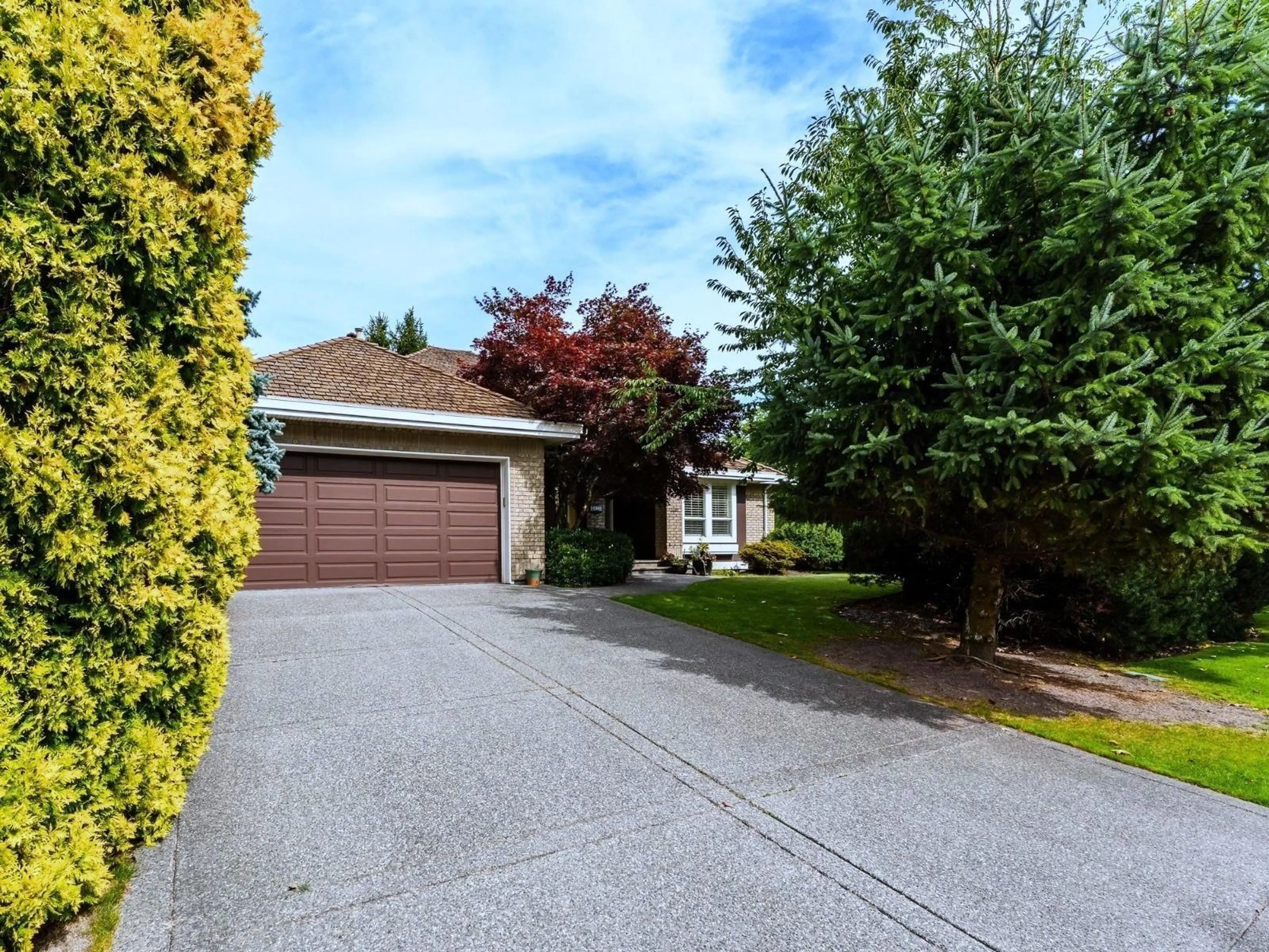 A pic from outside/outdoor area/front of a property/back of a property/a pic from drone, street for 3412 CANTERBURY DRIVE, Surrey British Columbia V3Z0G8