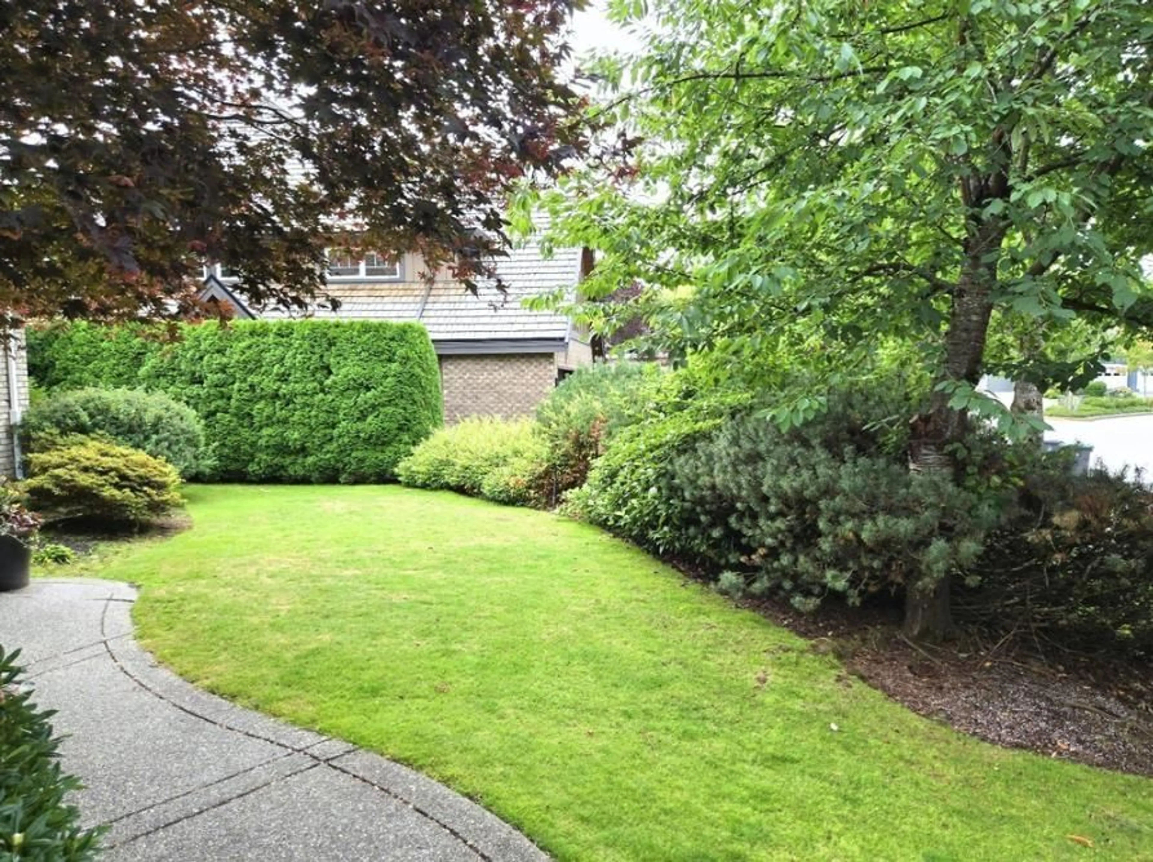 A pic from outside/outdoor area/front of a property/back of a property/a pic from drone, street for 3412 CANTERBURY DRIVE, Surrey British Columbia V3Z0G8