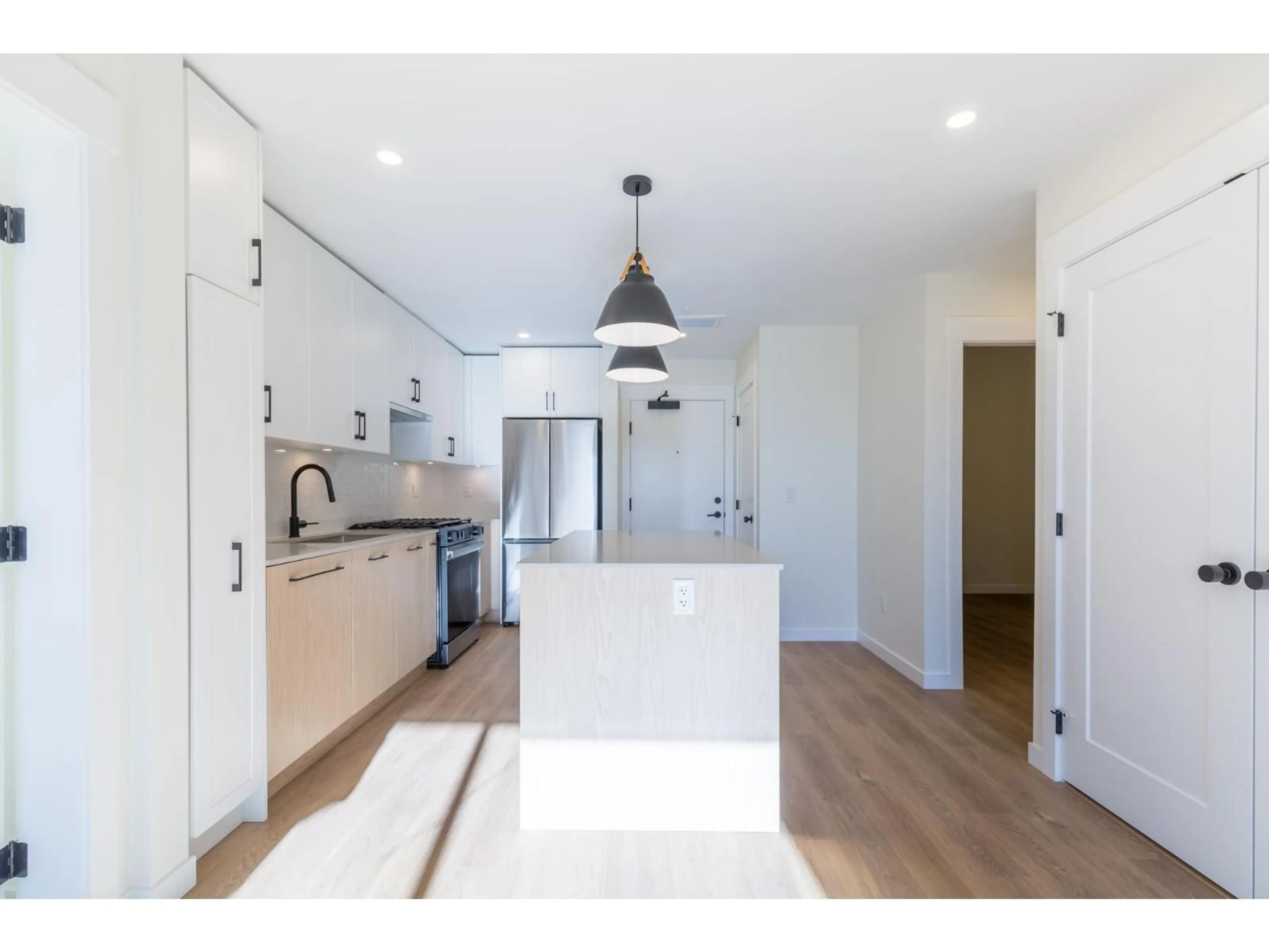 Open concept kitchen, unknown for 207 - 27218 ALDERGROVE TOWN CENTER DRIVE, Langley British Columbia V4W0E4