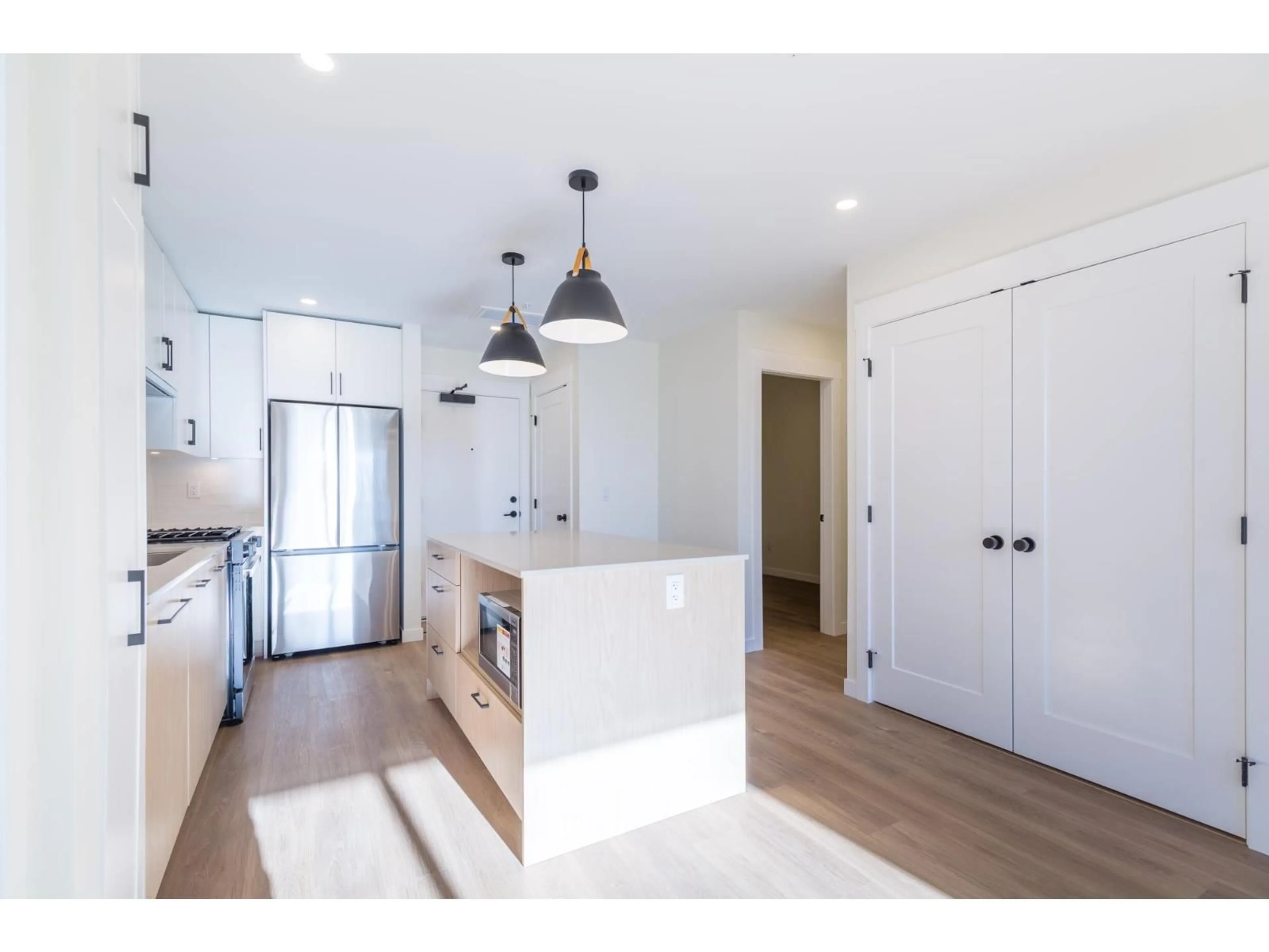 Open concept kitchen, wood/laminate floor for 207 - 27218 ALDERGROVE TOWN CENTER DRIVE, Langley British Columbia V4W0E4
