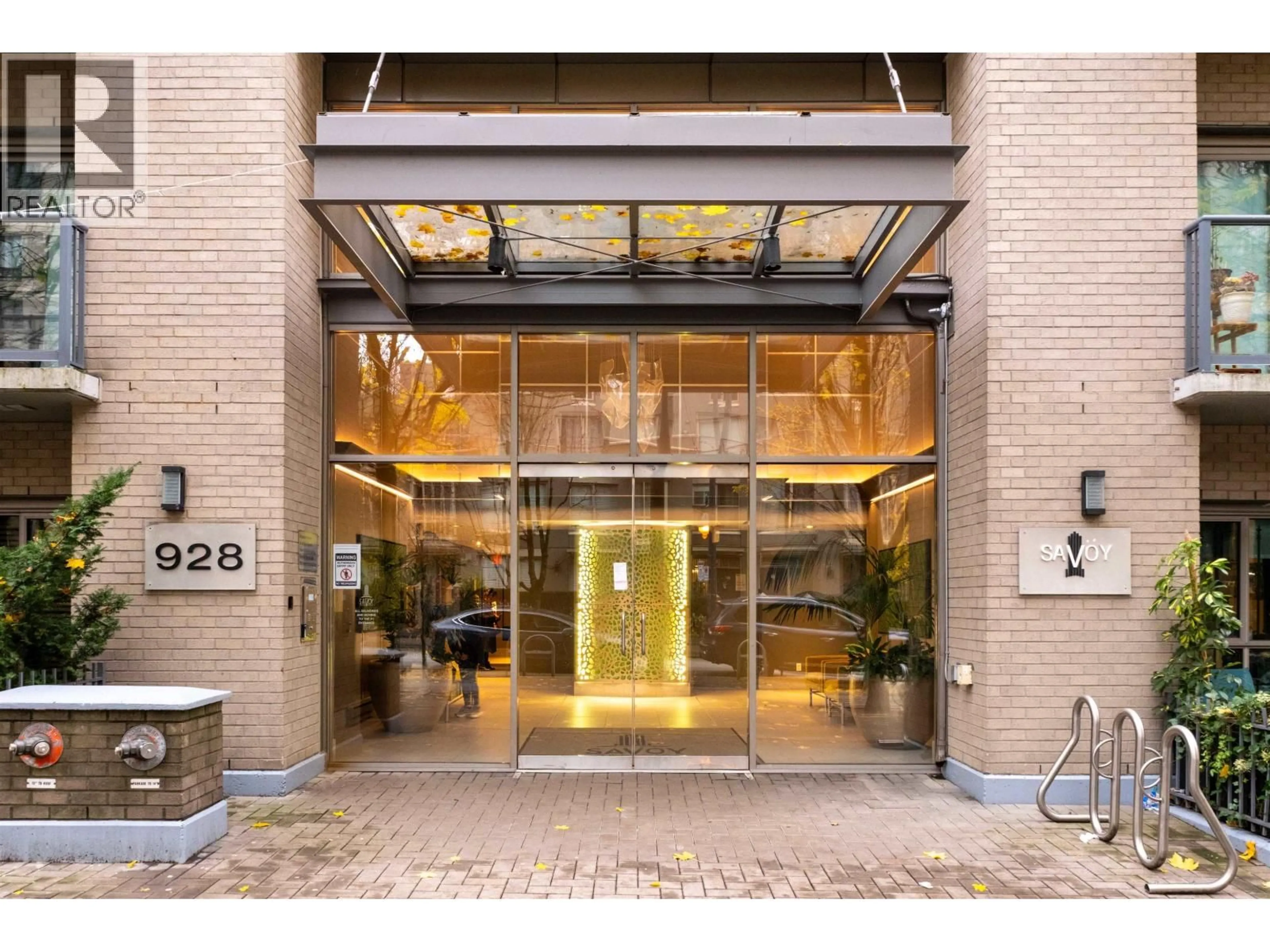 Indoor foyer for 1006 - 928 RICHARDS STREET, Vancouver British Columbia V6B6P6