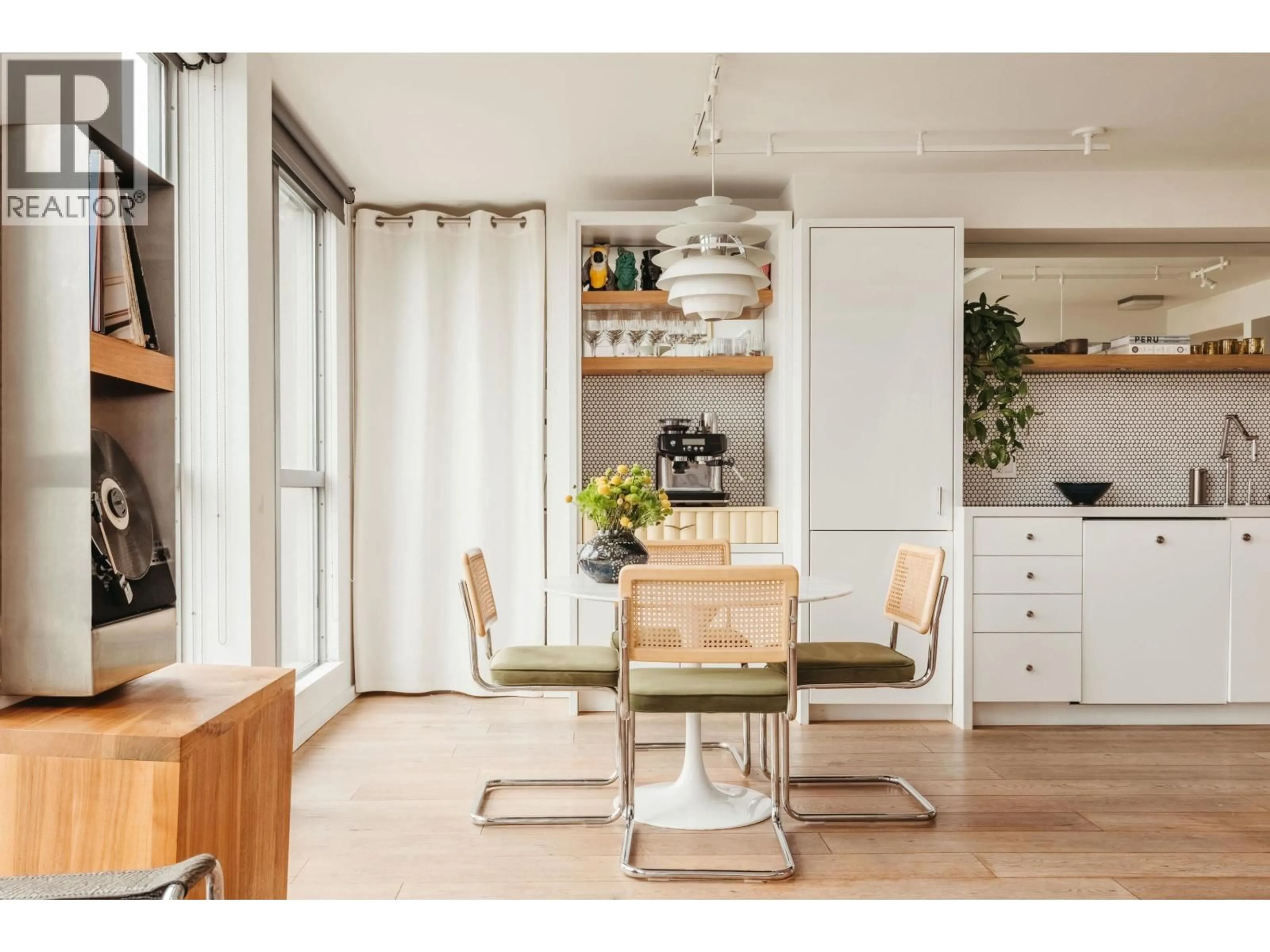 Open concept kitchen, wood/laminate floor for 2008 - 1238 RICHARDS STREET, Vancouver British Columbia V6B6M6