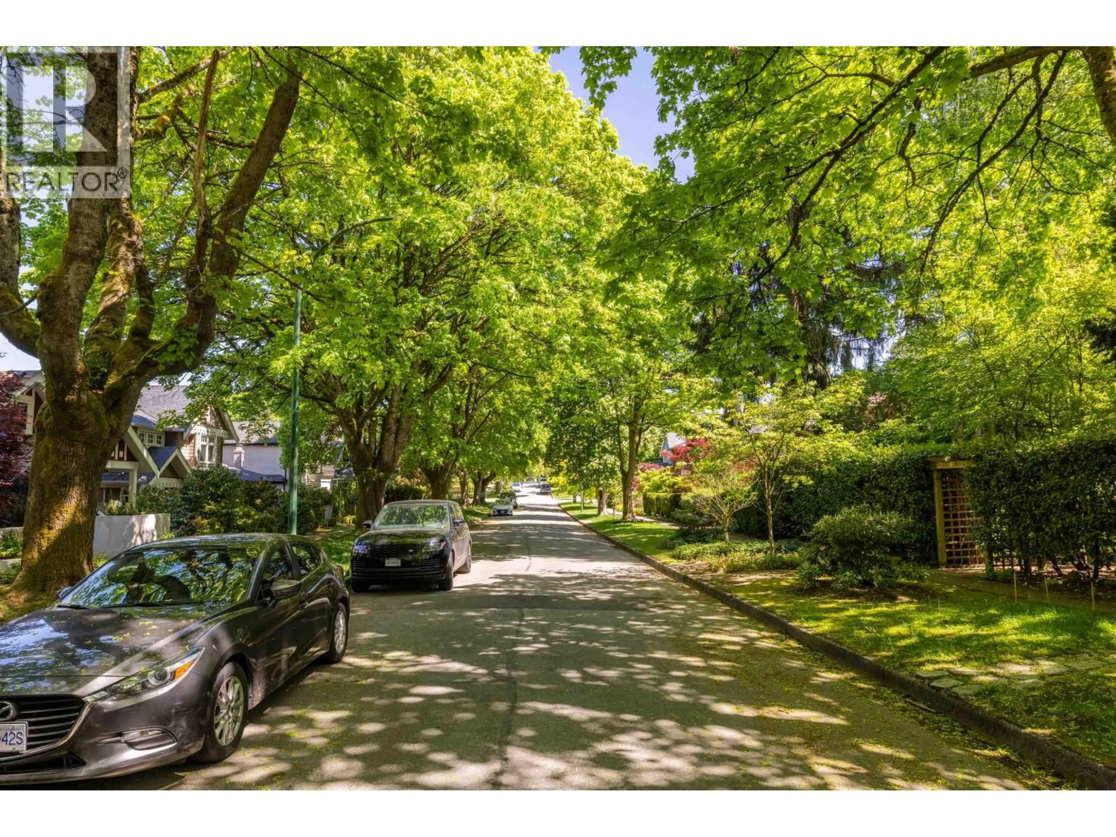 A pic from outside/outdoor area/front of a property/back of a property/a pic from drone, street for 4343 11TH AVENUE, Vancouver British Columbia V6R2L9