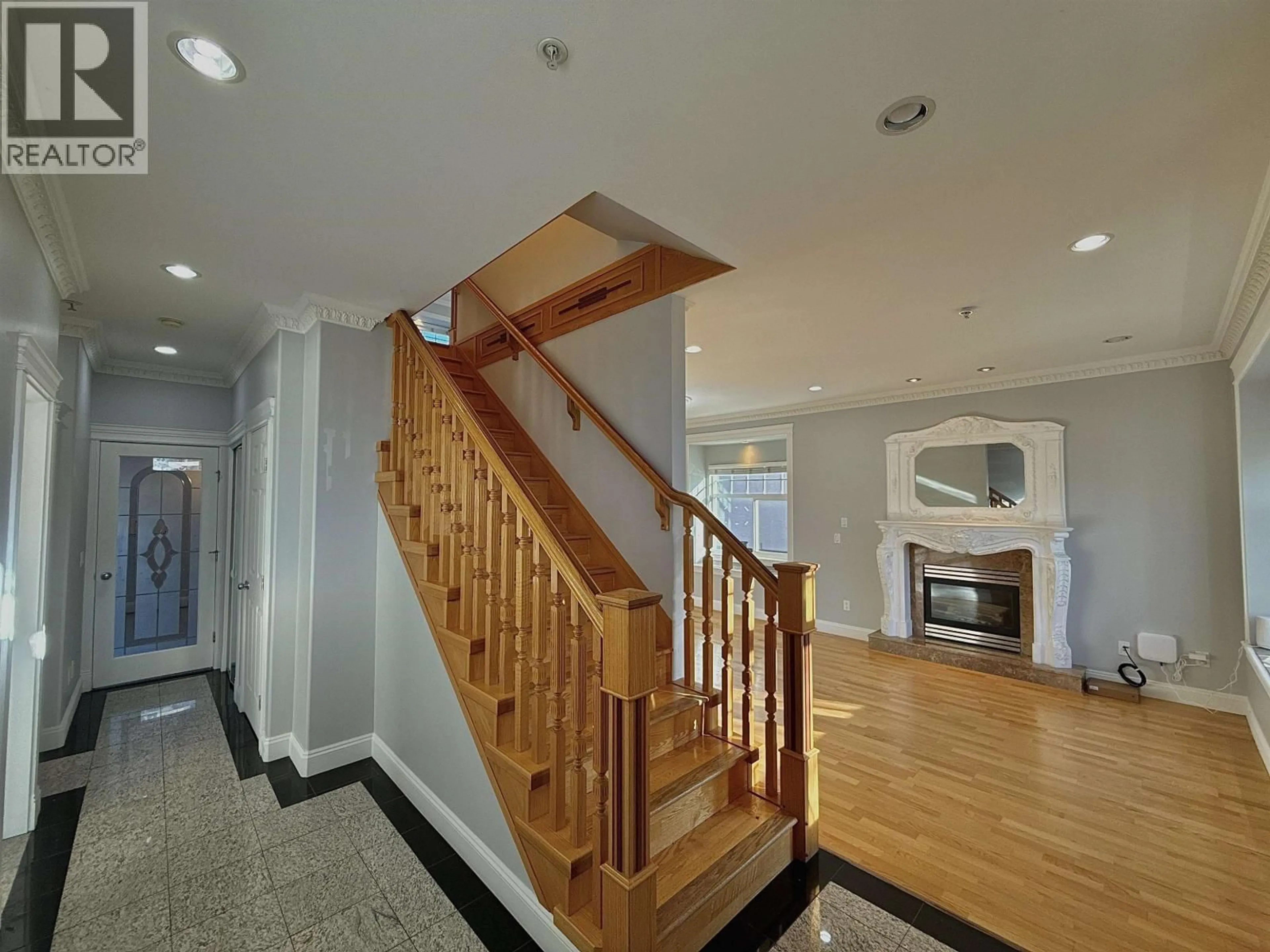 Indoor foyer for 3311 44TH AVENUE, Vancouver British Columbia V5R3B3