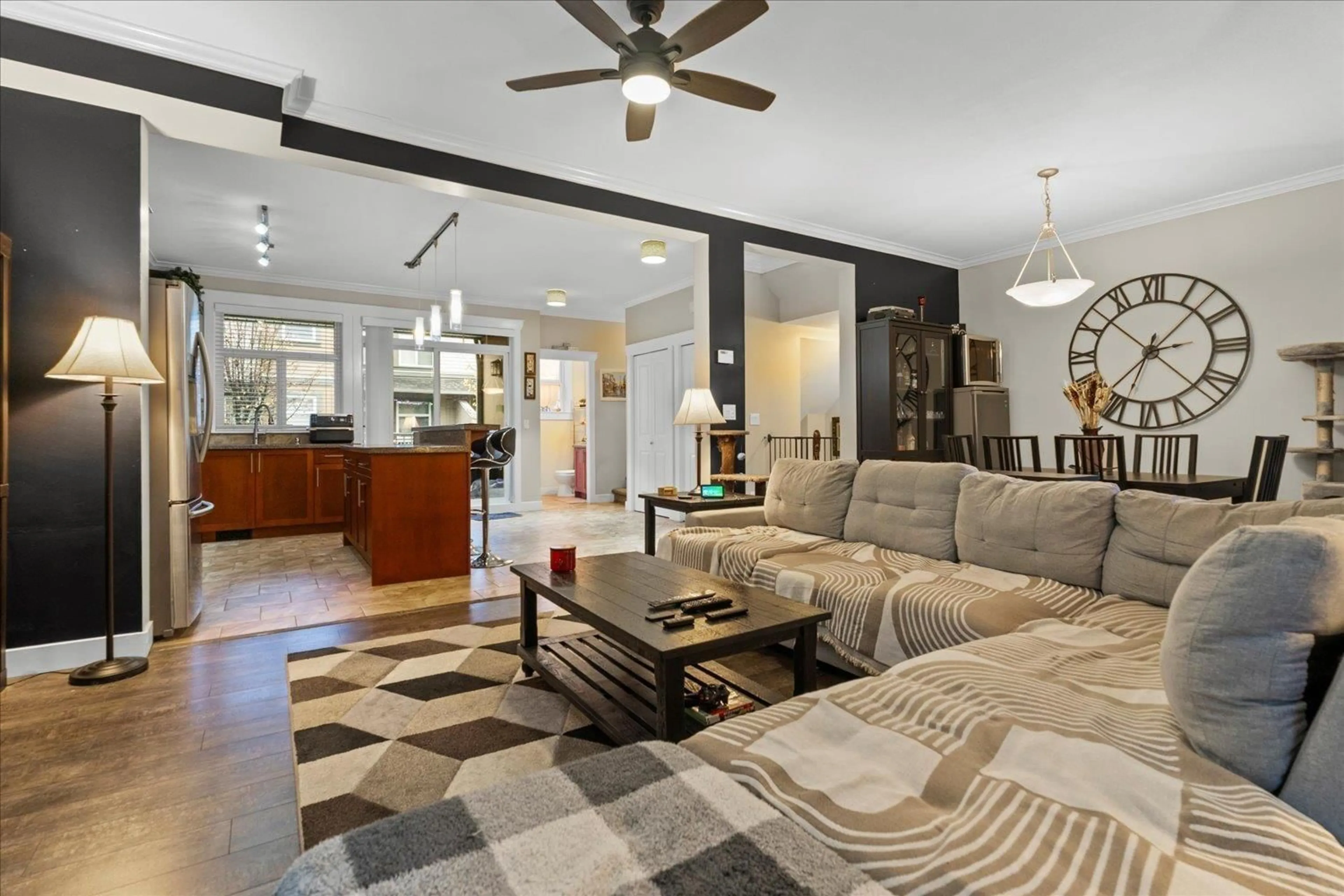 Living room with furniture, ceramic/tile floor for 4 - 5623 TESKEY WAY, Chilliwack British Columbia V2R0K9