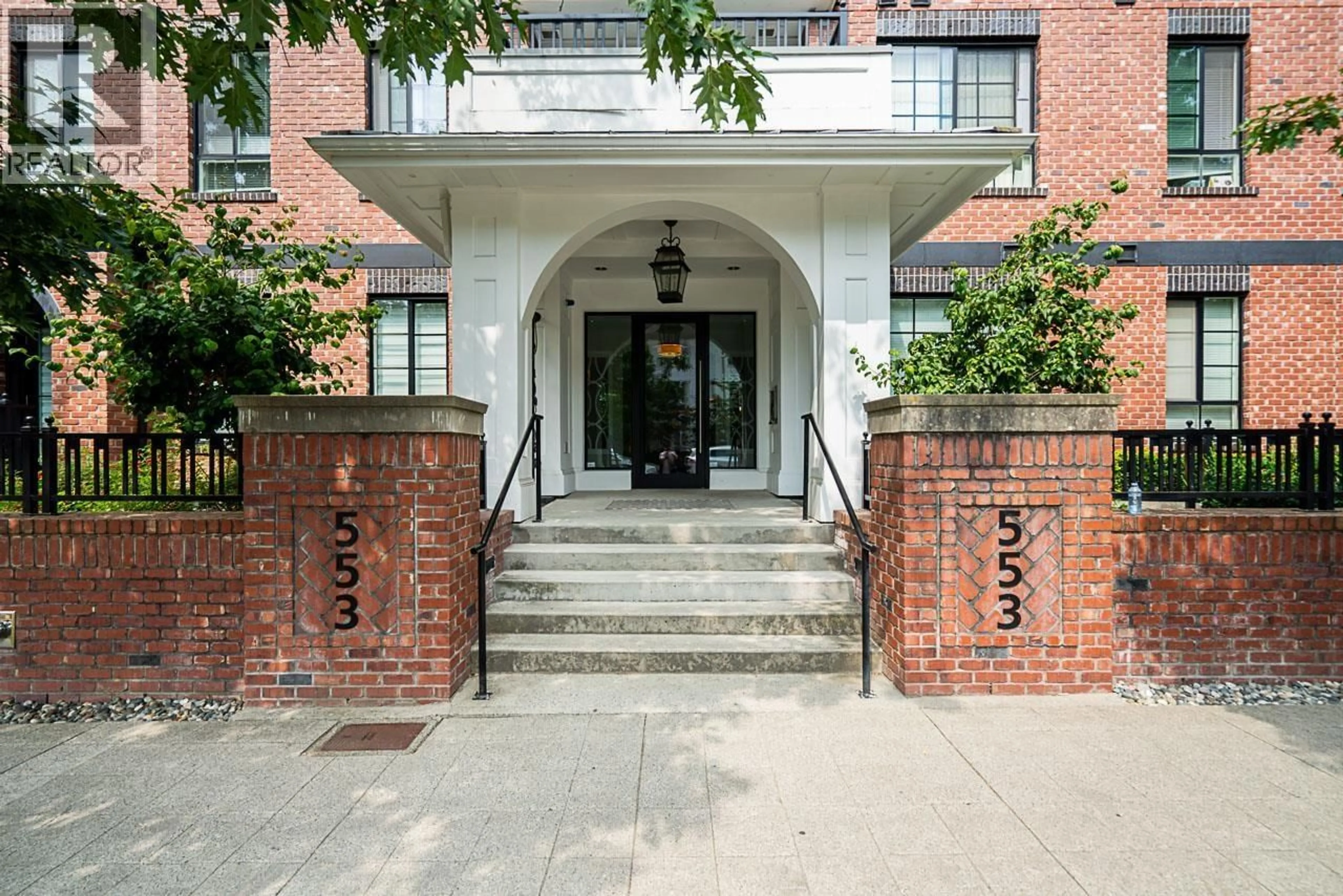 Indoor foyer for 313 - 553 FOSTER AVENUE, Coquitlam British Columbia V3J0B5