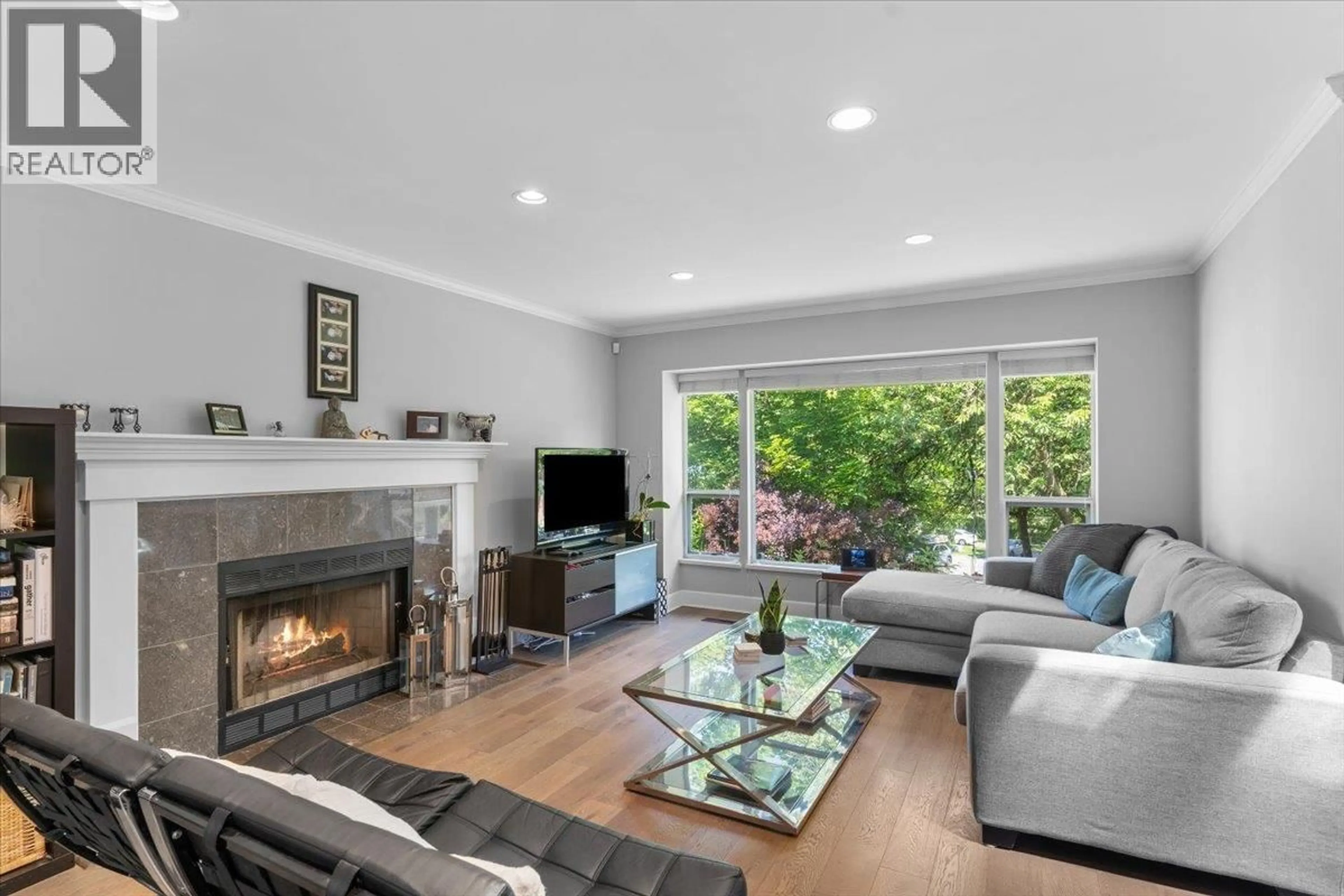 Living room with furniture, unknown for 2561 STONEY CREEK PLACE, Burnaby British Columbia V3J7S4