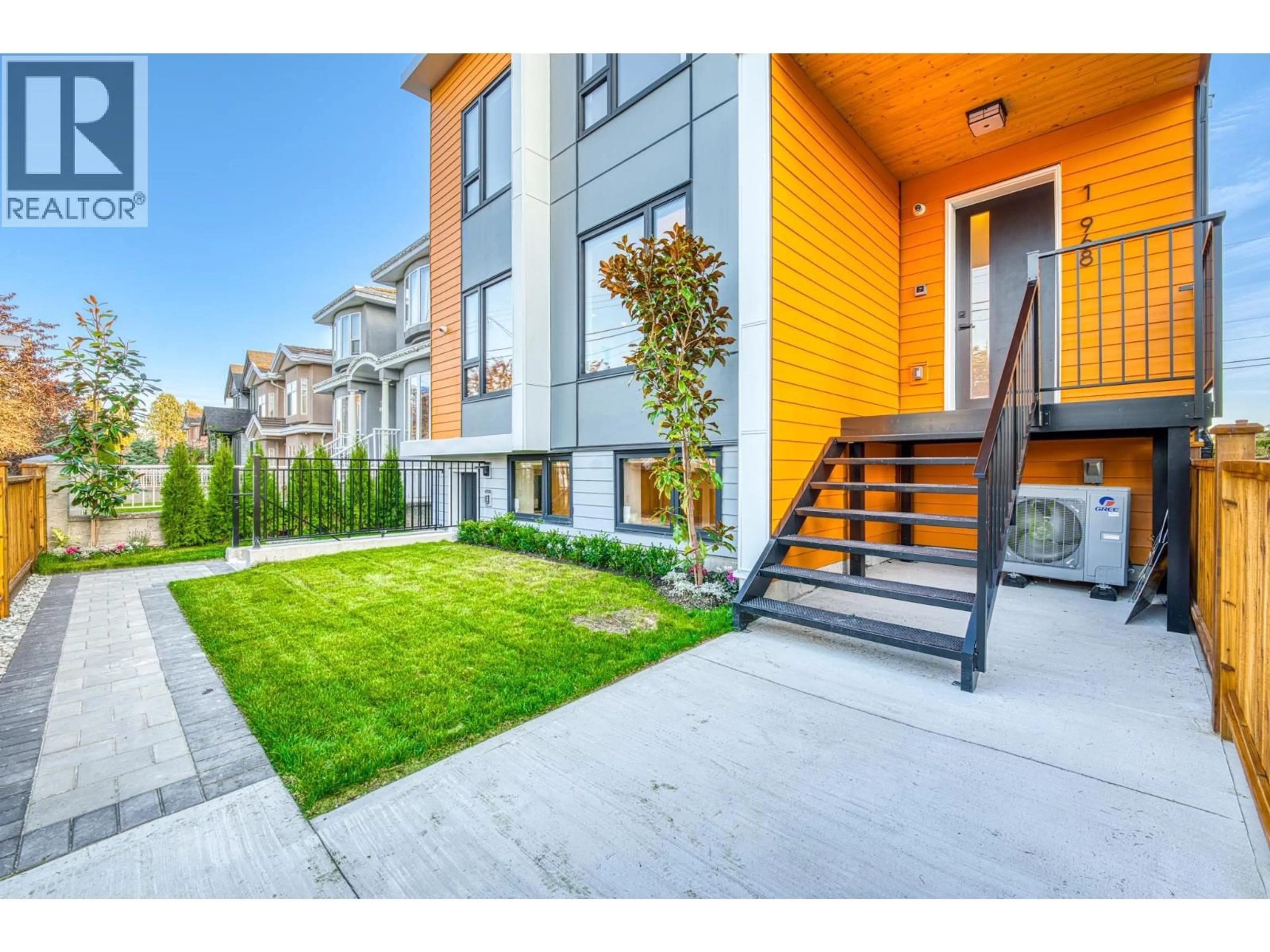 Unknown for 1 - 968 55TH AVENUE, Vancouver British Columbia V5X1N9