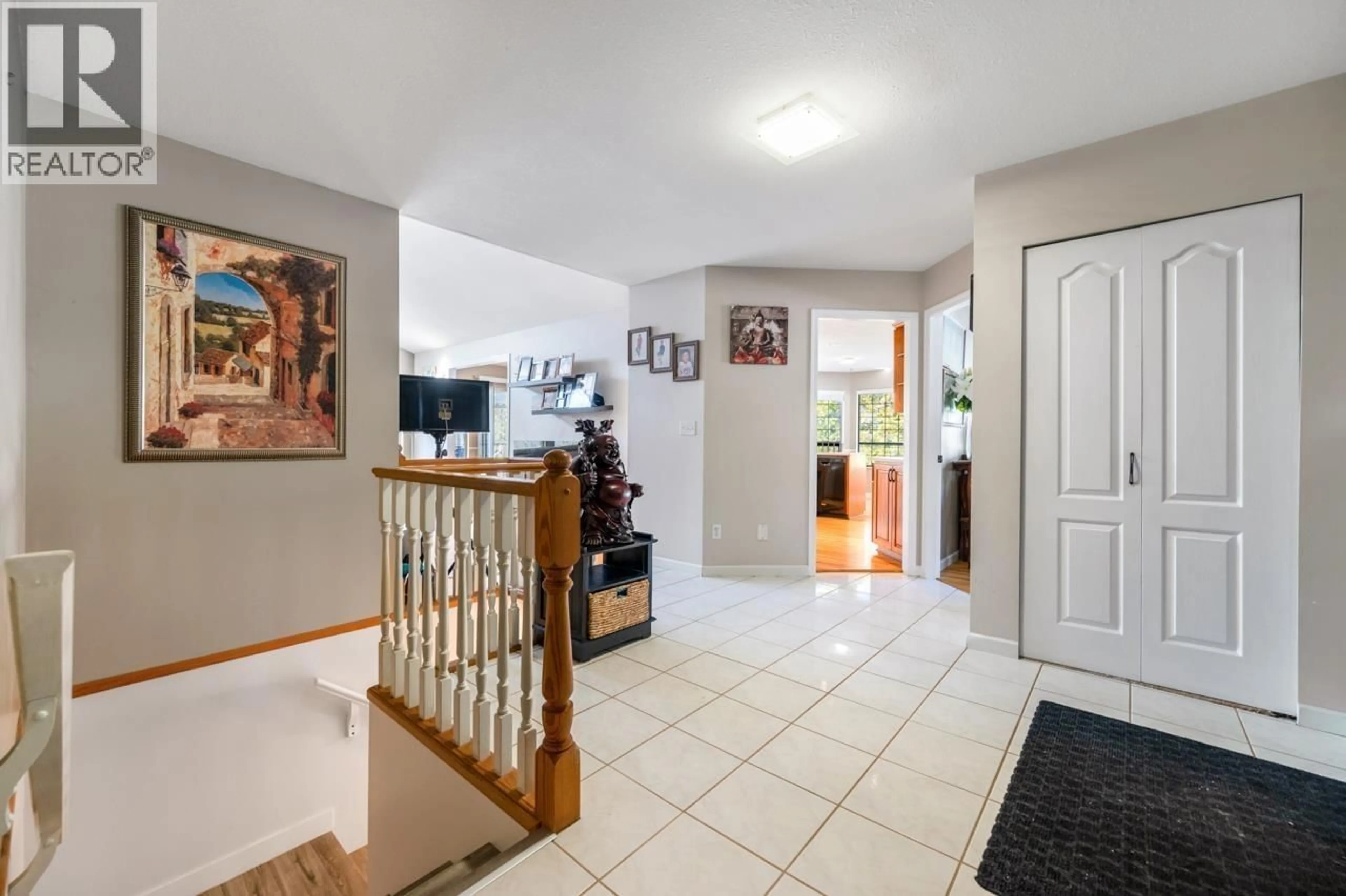 Indoor entryway for 12753 261 STREET, Maple Ridge British Columbia V2W1C3