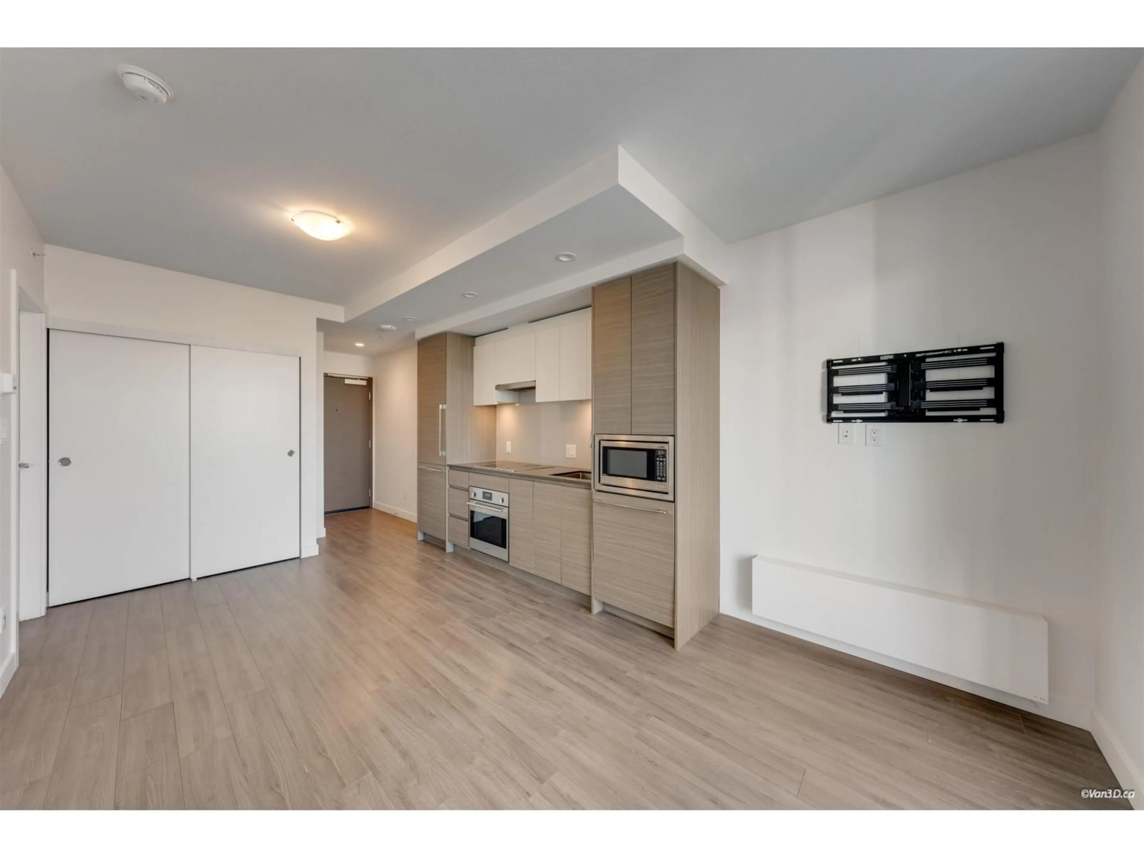 Standard kitchen, wood/laminate floor for 2806 - 13615 FRASER HIGHWAY, Surrey British Columbia V3T0P7