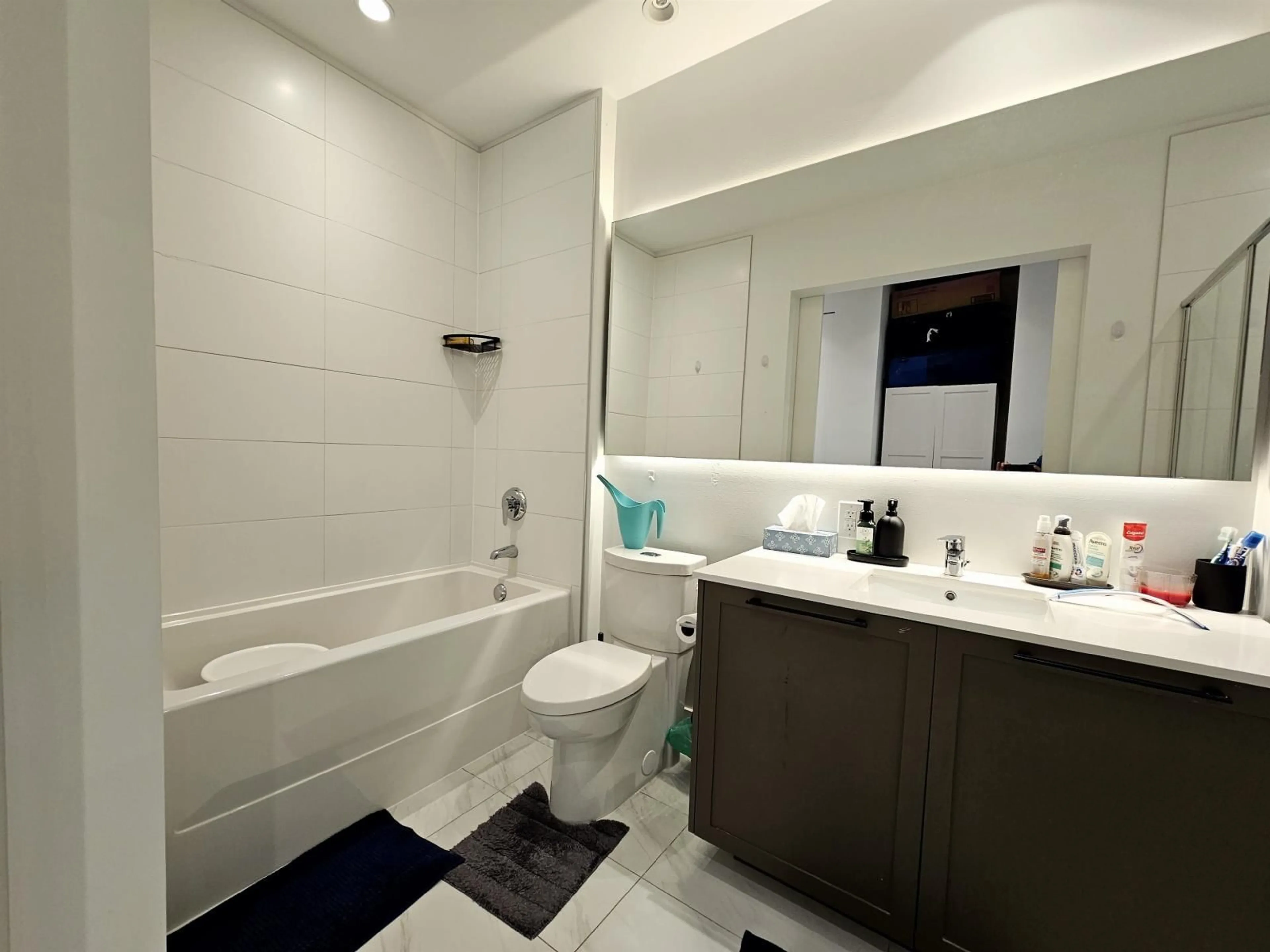 Standard bathroom, ceramic/tile floor for 312 - 13933 105 BOULEVARD, Surrey British Columbia V3T0R6