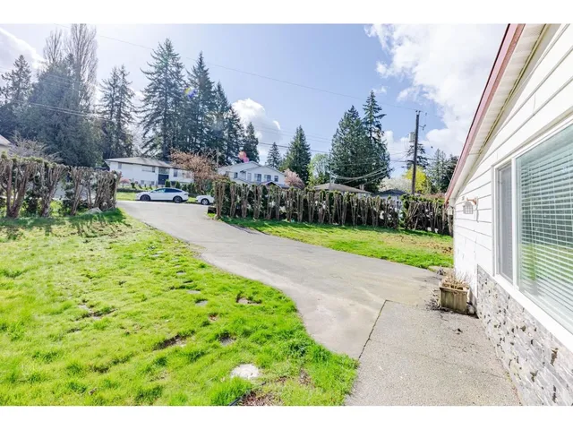 11411 LOUGHREN DRIVE, Surrey 4