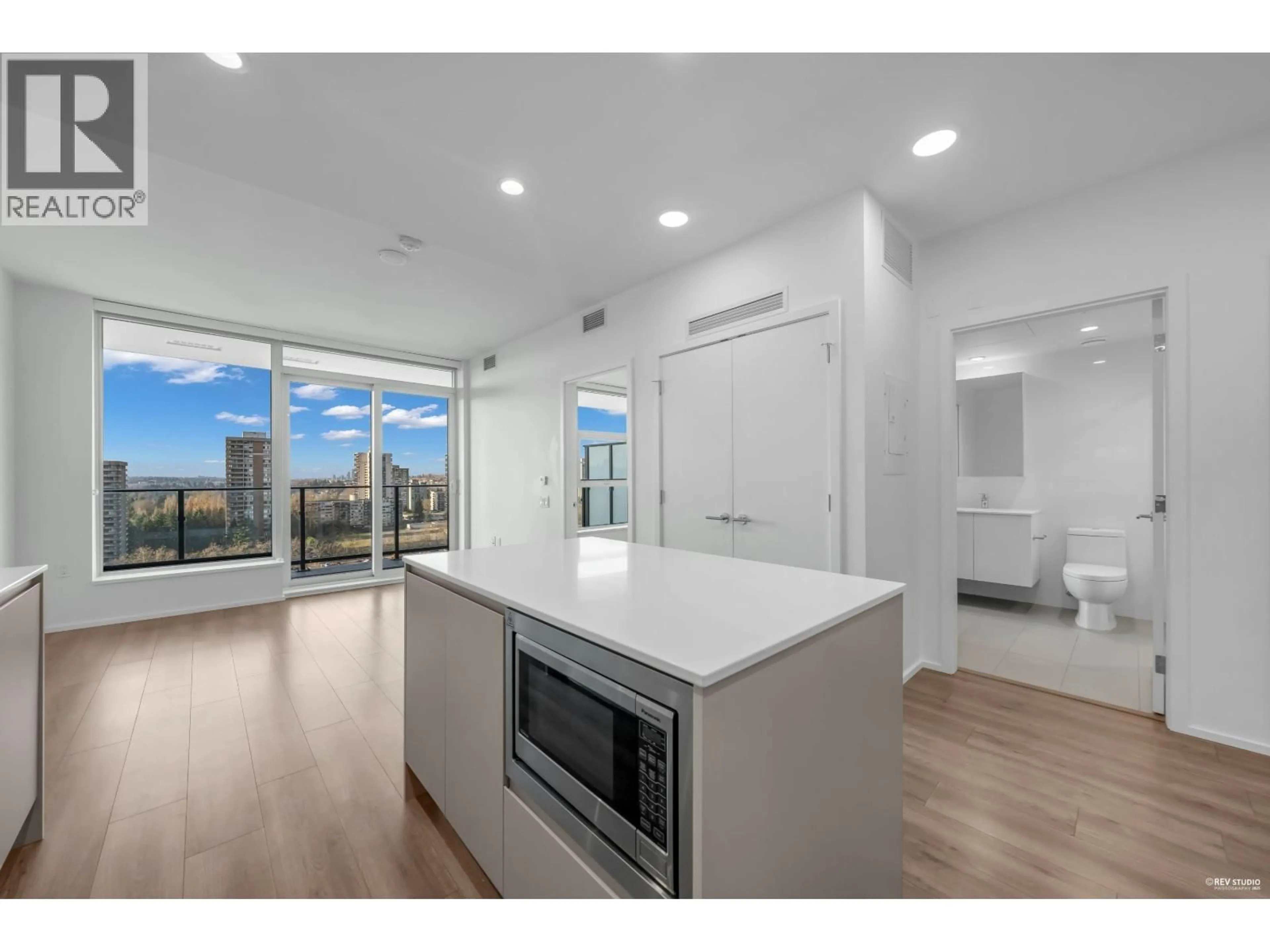 Open concept kitchen, unknown for 1008 - 3809 EVERGREEN PLACE, Burnaby British Columbia V3J0M1