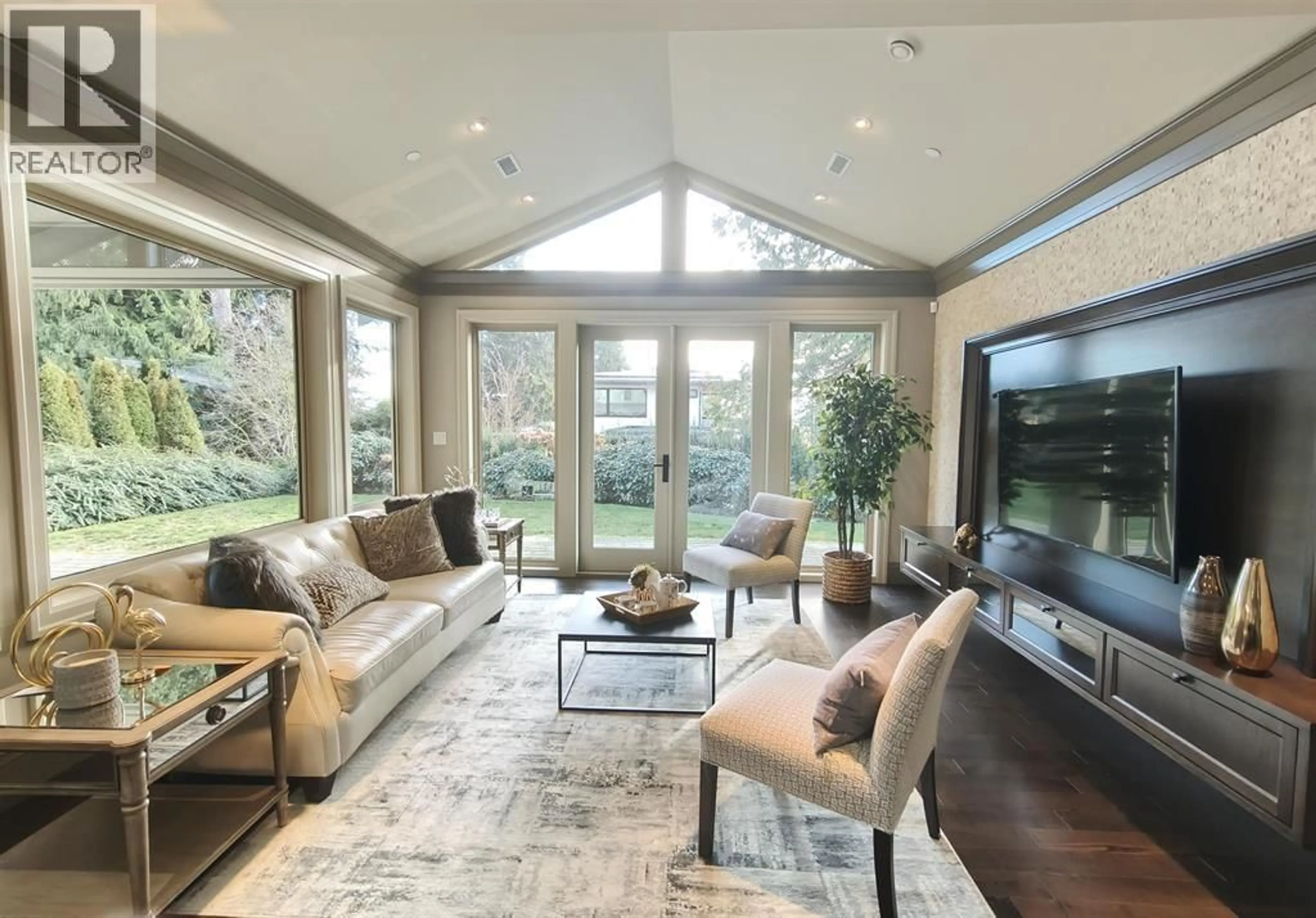 Living room with furniture, unknown for 2566 MARINE DRIVE, West Vancouver British Columbia V7V1L4