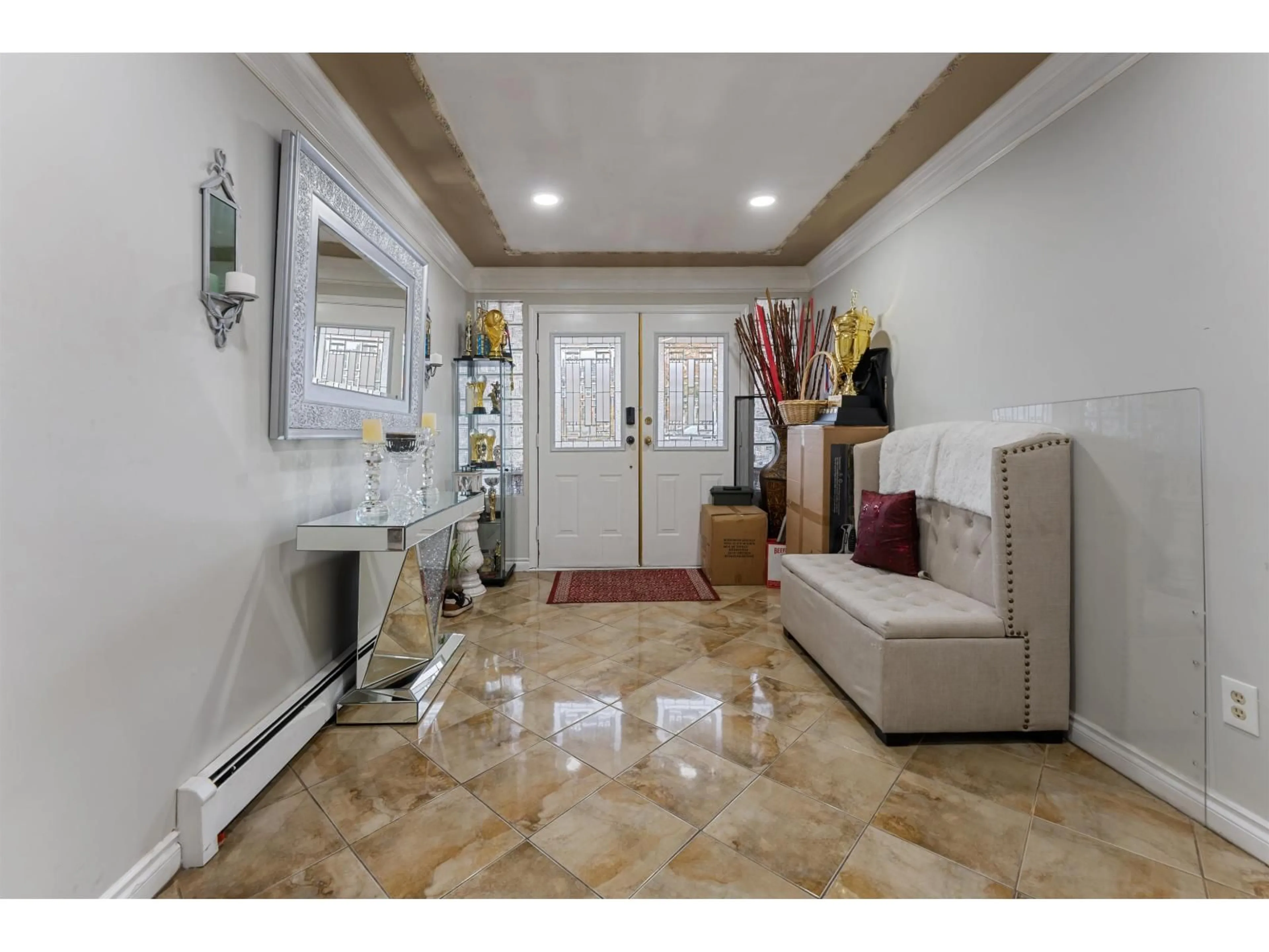 Indoor entryway for 13166 73 AVENUE, Surrey British Columbia V3W0J1