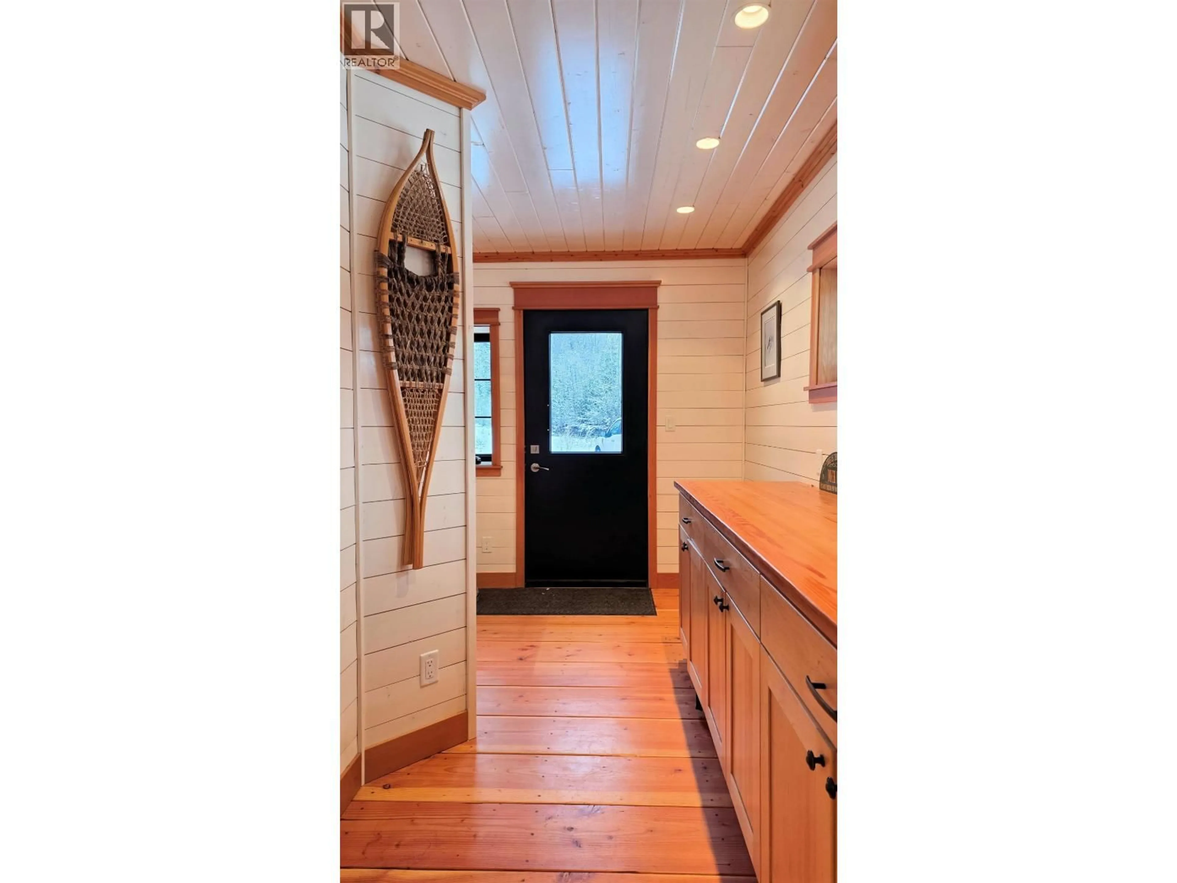 Indoor entryway for 30 SEVENTEEN MILE ROAD, Hazelton British Columbia V0J1Y5