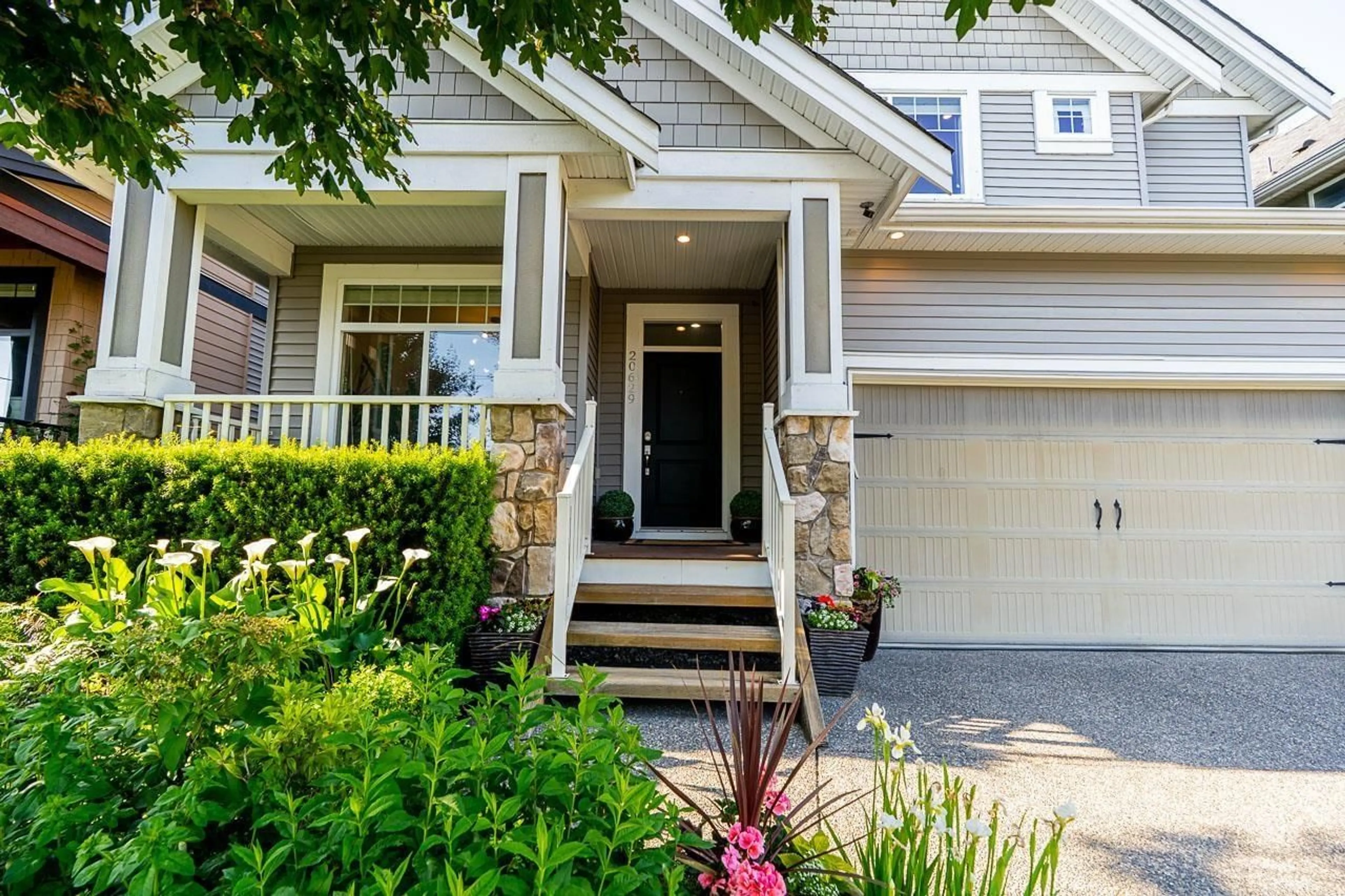 Home with vinyl exterior material, street for 20629 85 AVENUE, Langley British Columbia V2Y0R9