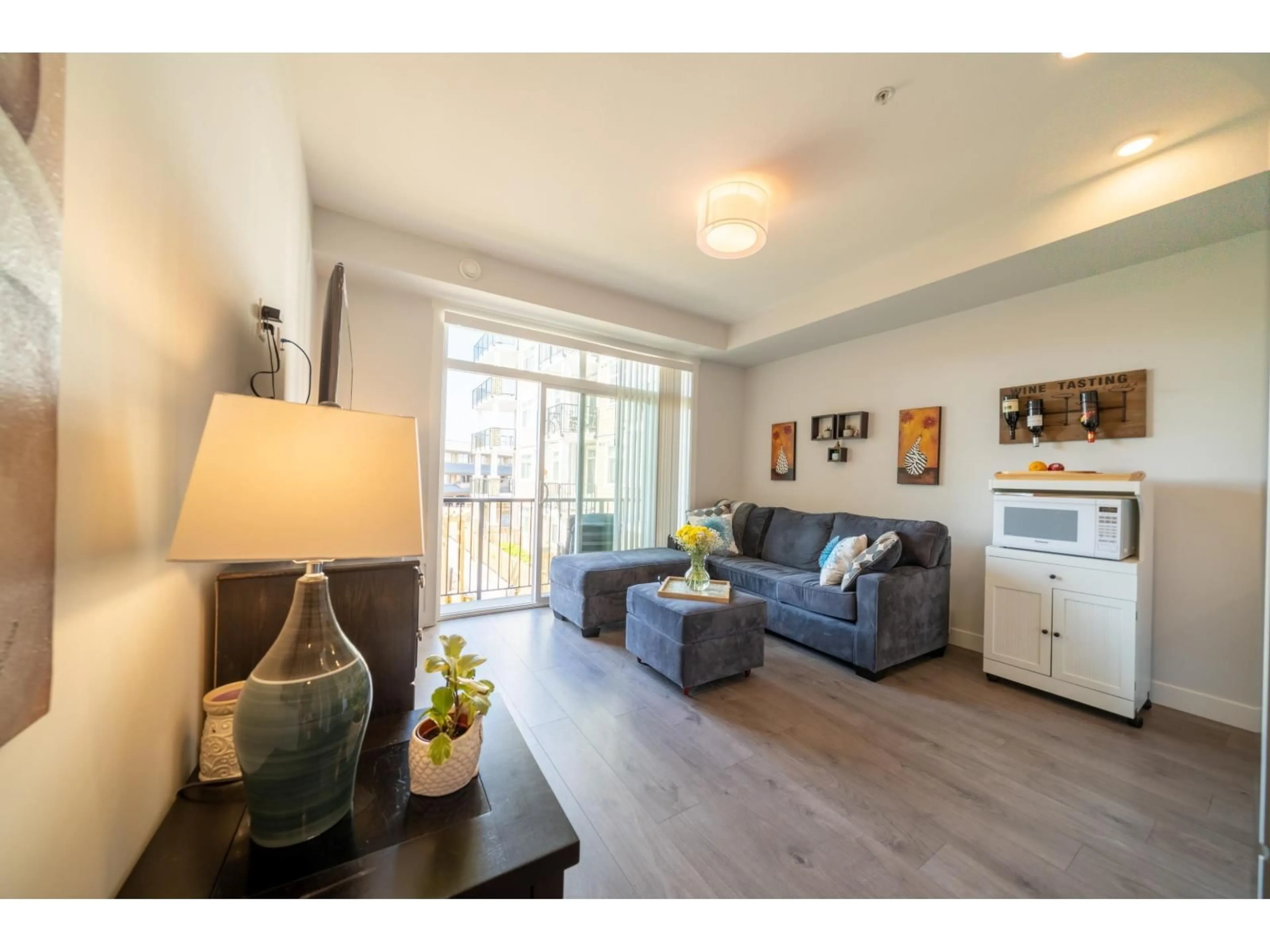 Living room with furniture, wood/laminate floor for 206 - 20686 EASTLEIGH CRESCENT, Langley British Columbia V3A0M4