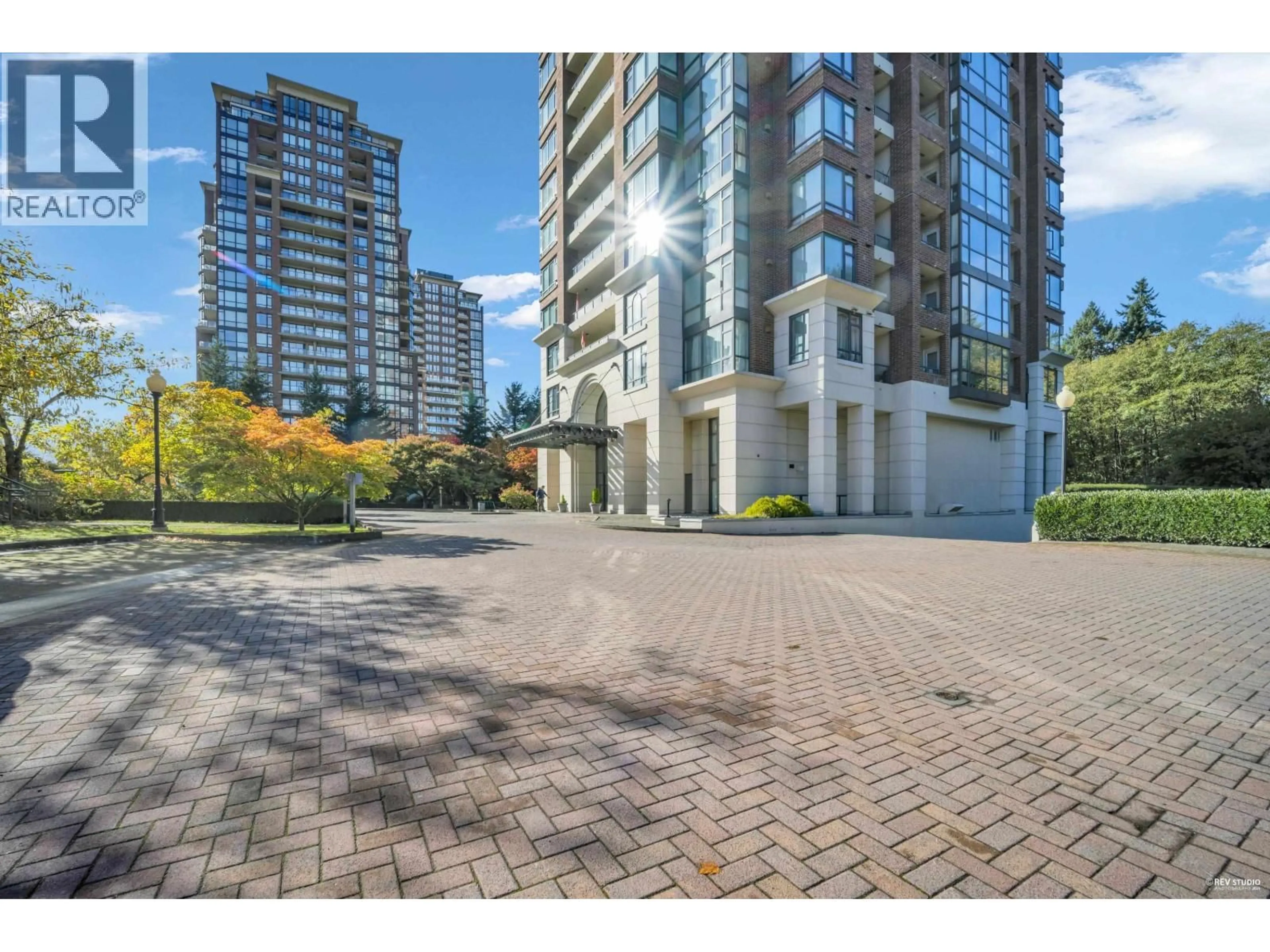 A pic from outside/outdoor area/front of a property/back of a property/a pic from drone, street for 407 - 6837 STATION HILL DRIVE, Burnaby British Columbia V3N5B7