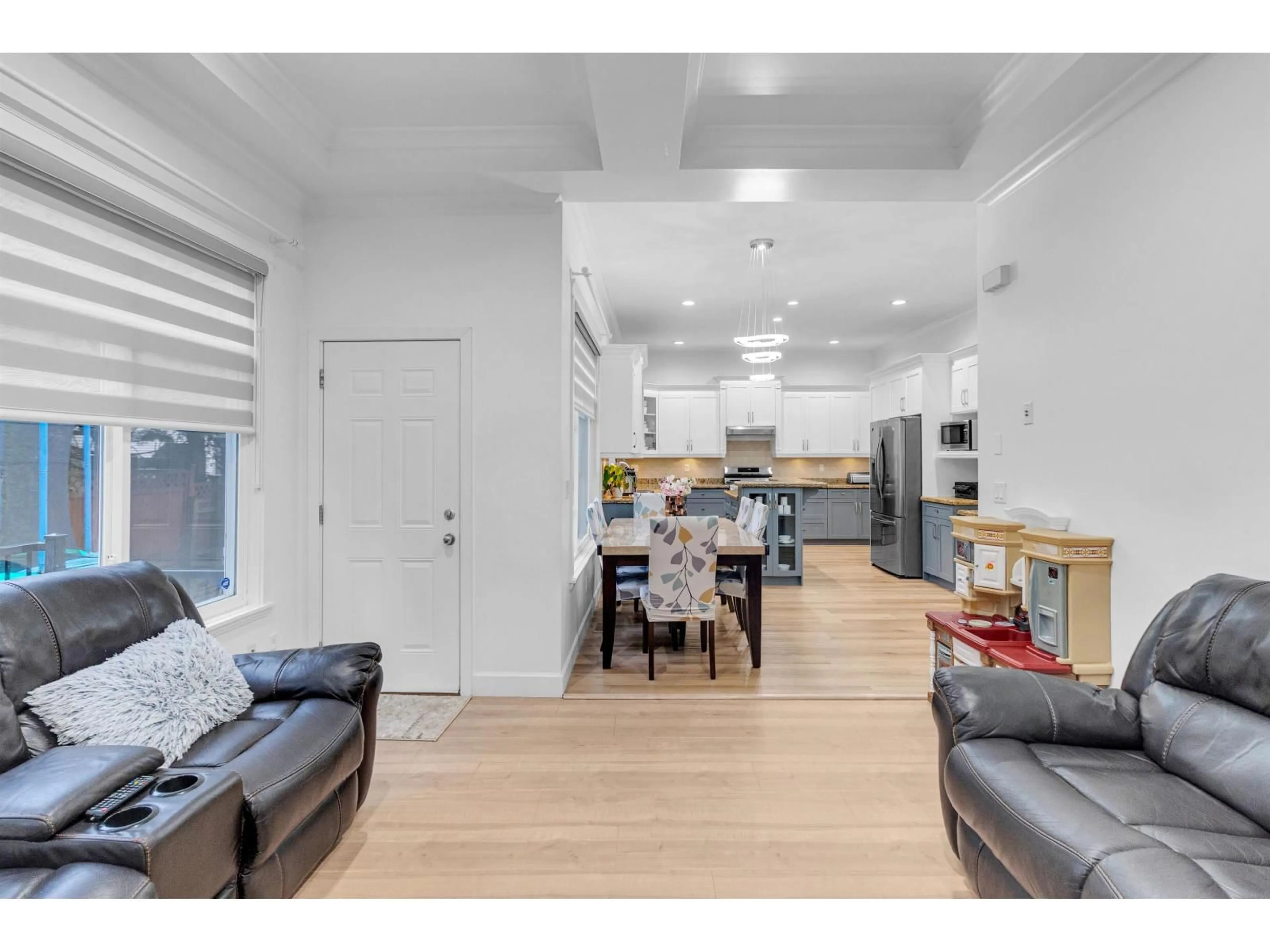 Open concept kitchen, unknown for 18358 67 AVENUE, Surrey British Columbia V3S1E5