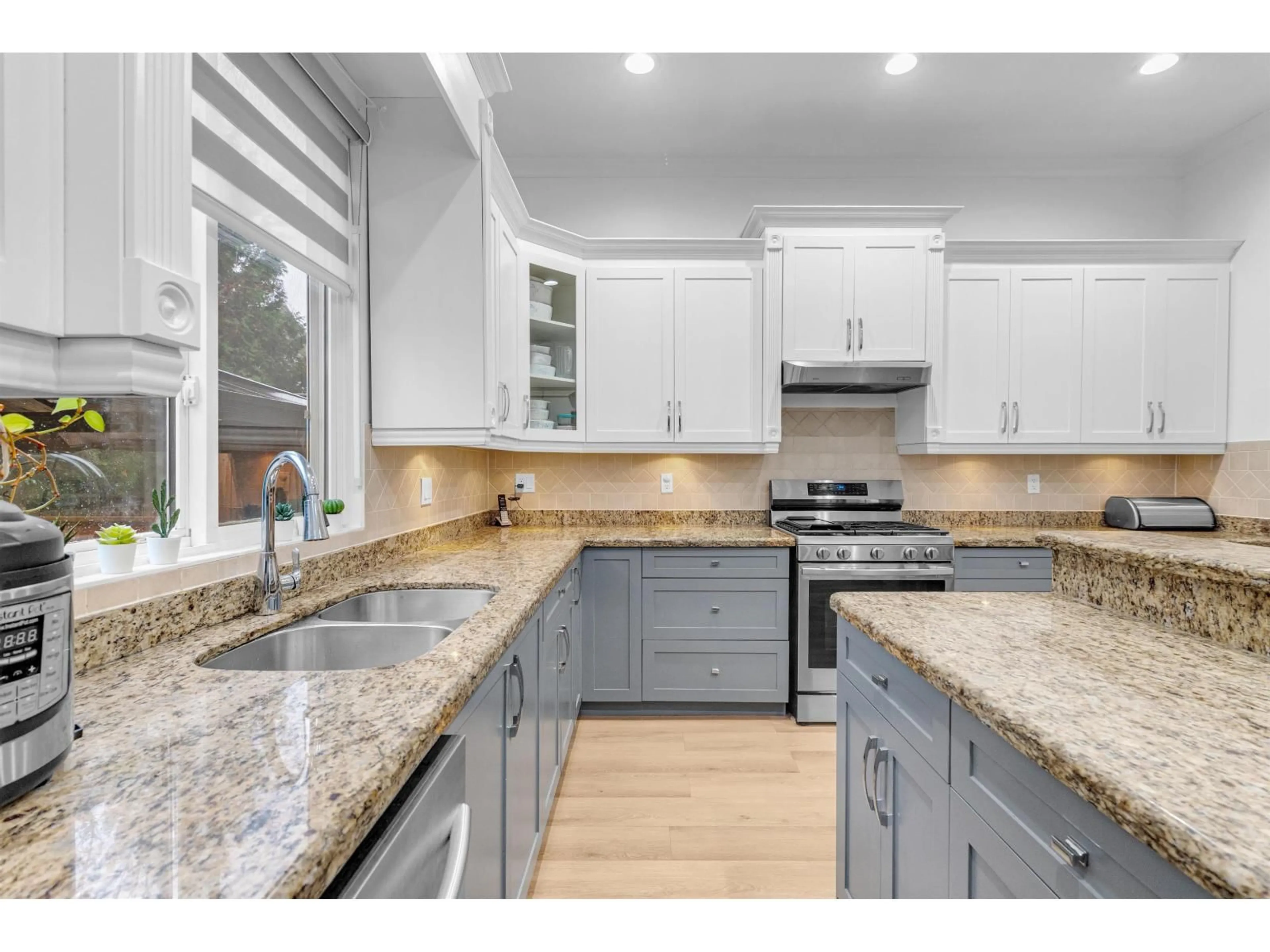 Open concept kitchen, ceramic/tile floor for 18358 67 AVENUE, Surrey British Columbia V3S1E5